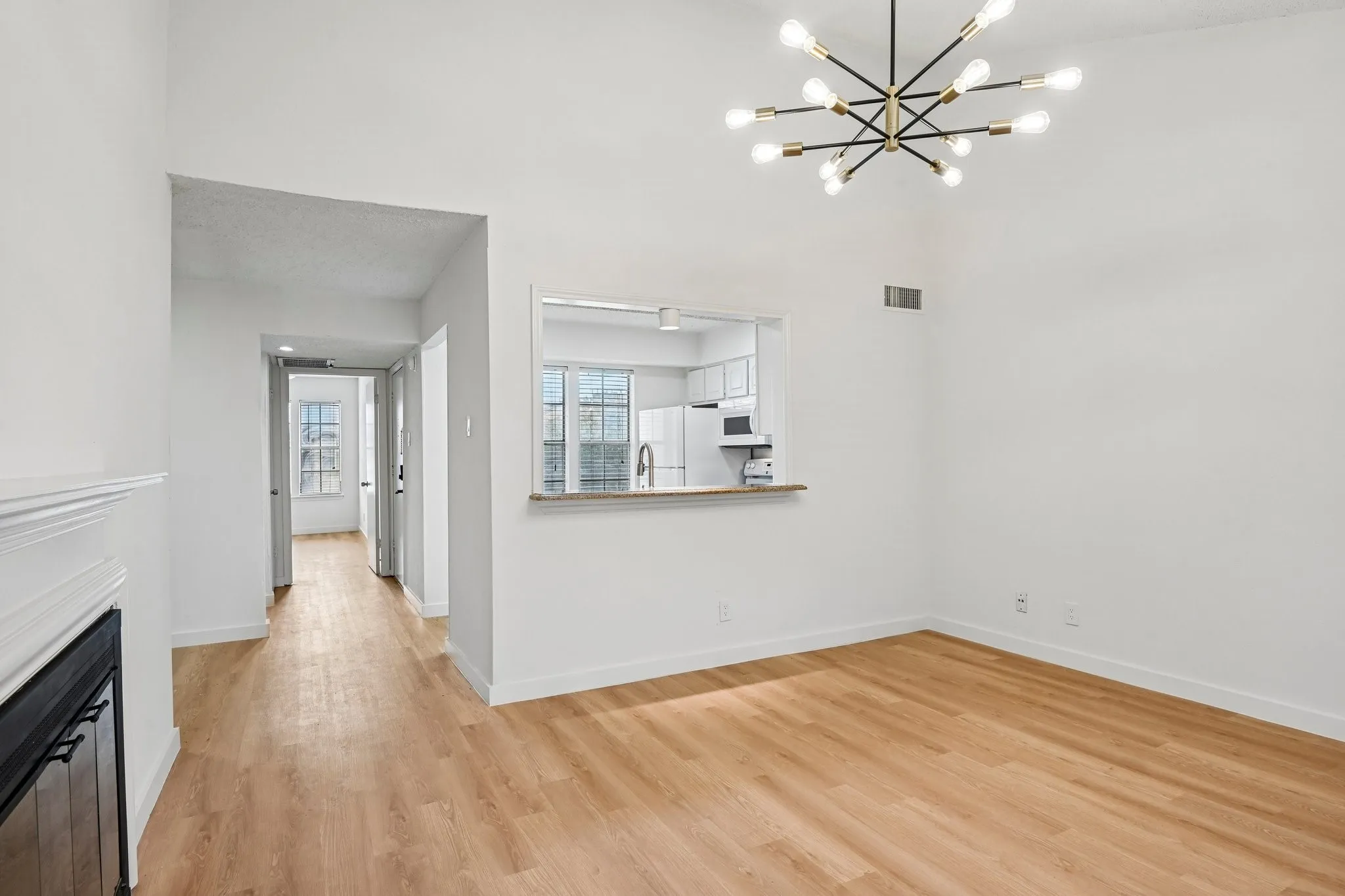 Condominium For Sale in Dallas County , 5300 Keller Springs Road 2055, Dallas, Texas 75248, 2 Bedroom, 2 Bathroom, Garage spaces, 915 Sqft, built in 1982, mls#21404189, Real Estate Agent in Dallas, Homes For Sale in Dallas county, Homes For Sale in Dallas, Realtor in Dallas Texas, Real Estate Brokerage Independent Realty Texas, Luminita Cordes Realtor
