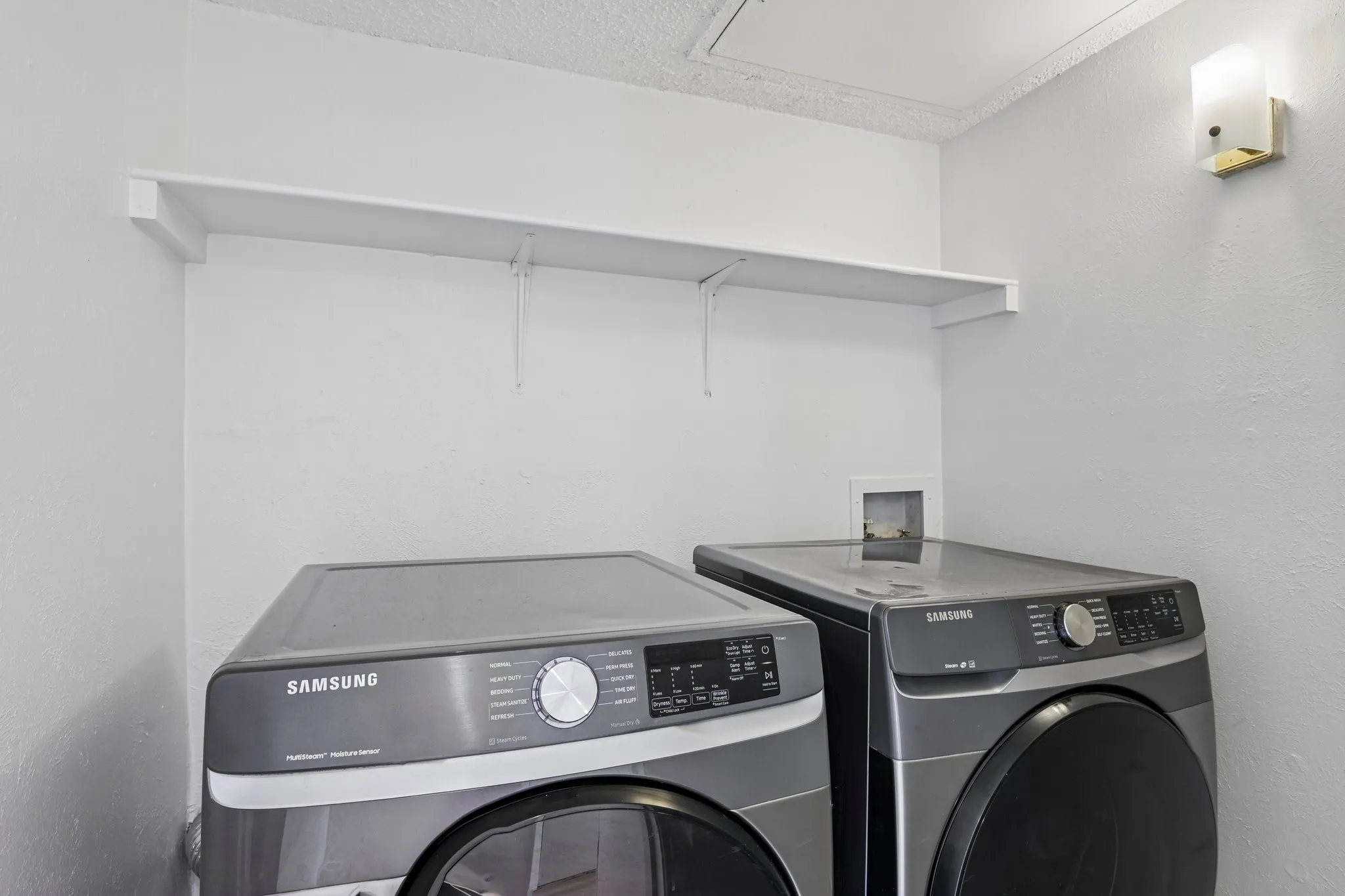 Condominium For Sale in Dallas County , 5300 Keller Springs Road 2055, Dallas, Texas 75248, 2 Bedroom, 2 Bathroom, Garage spaces, 915 Sqft, built in 1982, mls#21404189, Real Estate Agent in Dallas, Homes For Sale in Dallas county, Homes For Sale in Dallas, Realtor in Dallas Texas, Real Estate Brokerage Independent Realty Texas, Luminita Cordes Realtor