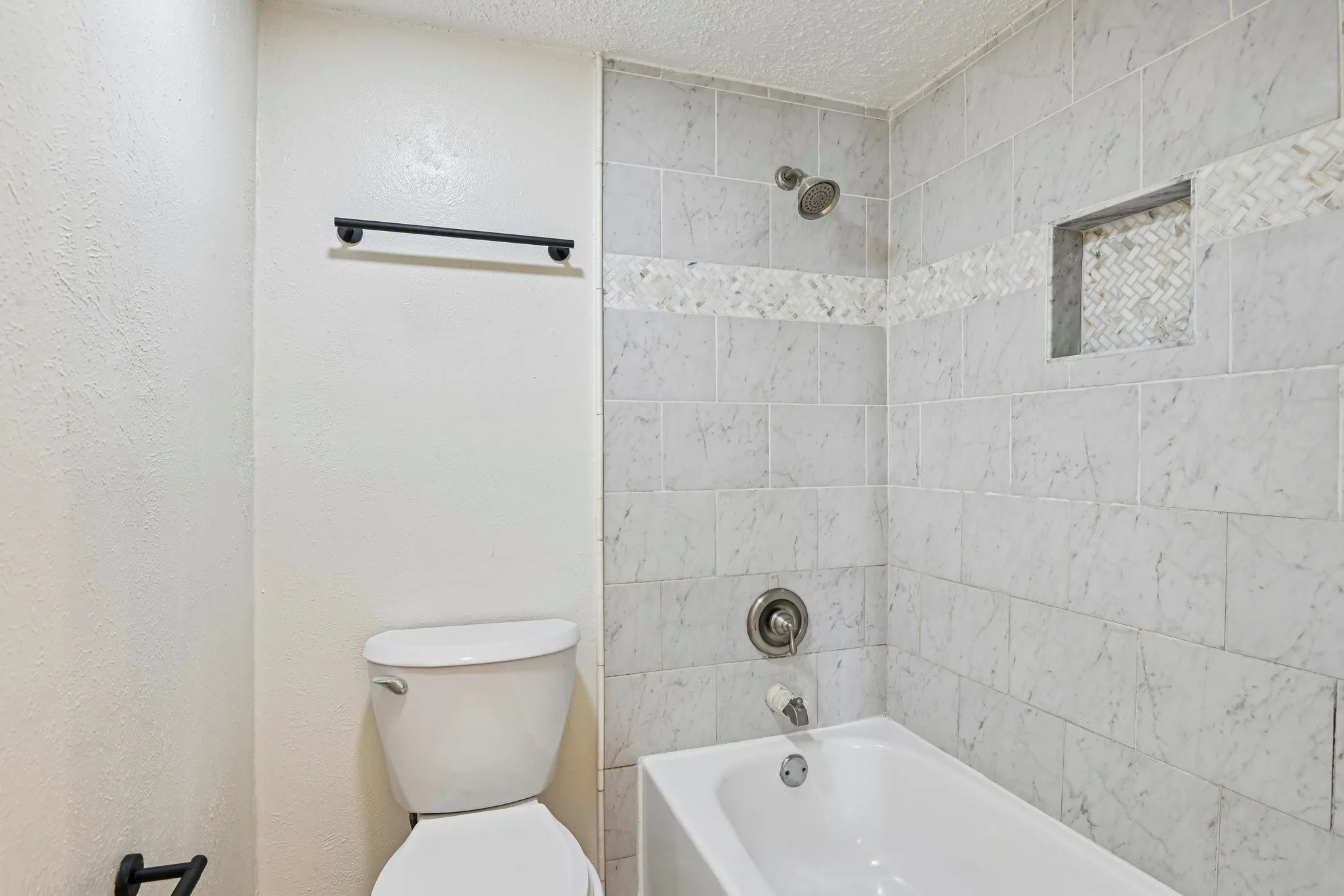 Condominium For Sale in Dallas County , 5300 Keller Springs Road 2055, Dallas, Texas 75248, 2 Bedroom, 2 Bathroom, Garage spaces, 915 Sqft, built in 1982, mls#21404189, Real Estate Agent in Dallas, Homes For Sale in Dallas county, Homes For Sale in Dallas, Realtor in Dallas Texas, Real Estate Brokerage Independent Realty Texas, Luminita Cordes Realtor