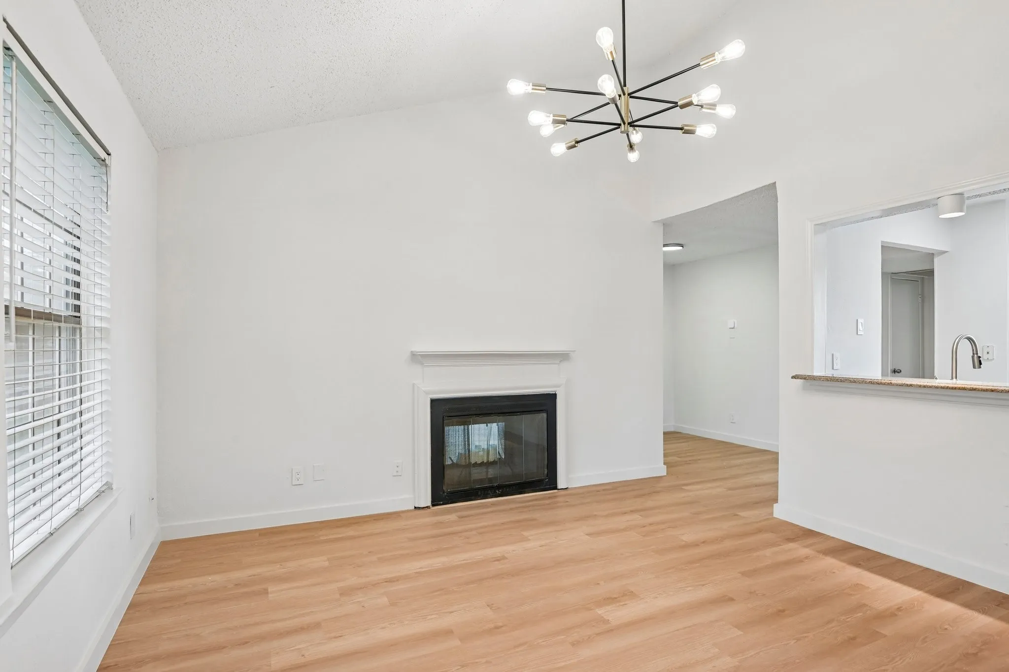 Condominium For Sale in Dallas County , 5300 Keller Springs Road 2055, Dallas, Texas 75248, 2 Bedroom, 2 Bathroom, Garage spaces, 915 Sqft, built in 1982, mls#21404189, Real Estate Agent in Dallas, Homes For Sale in Dallas county, Homes For Sale in Dallas, Realtor in Dallas Texas, Real Estate Brokerage Independent Realty Texas, Luminita Cordes Realtor