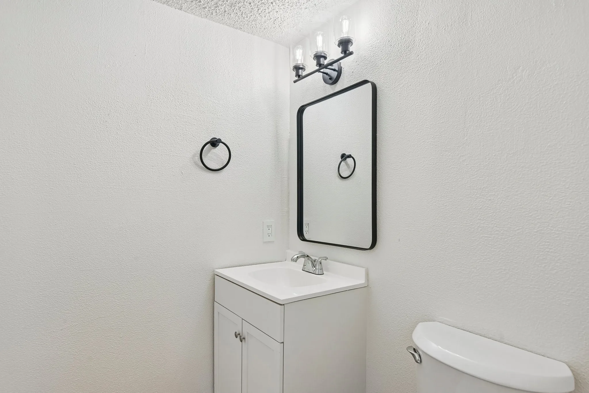 Condominium For Sale in Dallas County , 5300 Keller Springs Road 2055, Dallas, Texas 75248, 2 Bedroom, 2 Bathroom, Garage spaces, 915 Sqft, built in 1982, mls#21404189, Real Estate Agent in Dallas, Homes For Sale in Dallas county, Homes For Sale in Dallas, Realtor in Dallas Texas, Real Estate Brokerage Independent Realty Texas, Luminita Cordes Realtor