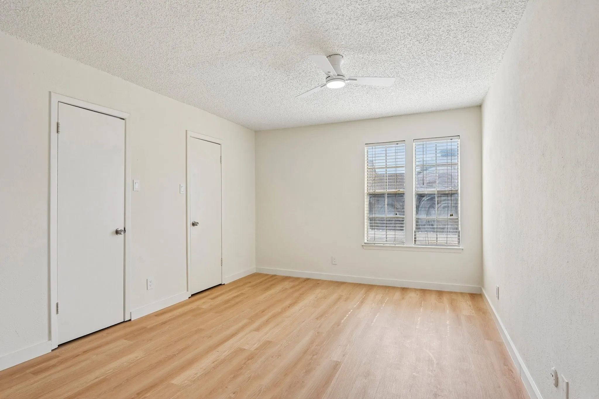 Condominium For Sale in Dallas County , 5300 Keller Springs Road 2055, Dallas, Texas 75248, 2 Bedroom, 2 Bathroom, Garage spaces, 915 Sqft, built in 1982, mls#21404189, Real Estate Agent in Dallas, Homes For Sale in Dallas county, Homes For Sale in Dallas, Realtor in Dallas Texas, Real Estate Brokerage Independent Realty Texas, Luminita Cordes Realtor