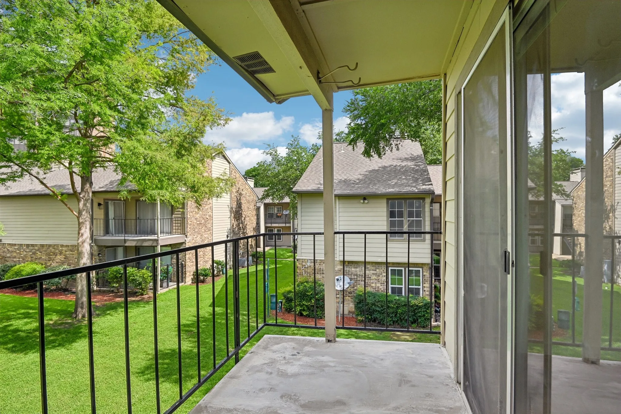 Condominium For Sale in Dallas County , 5300 Keller Springs Road 2055, Dallas, Texas 75248, 2 Bedroom, 2 Bathroom, Garage spaces, 915 Sqft, built in 1982, mls#21404189, Real Estate Agent in Dallas, Homes For Sale in Dallas county, Homes For Sale in Dallas, Realtor in Dallas Texas, Real Estate Brokerage Independent Realty Texas, Luminita Cordes Realtor