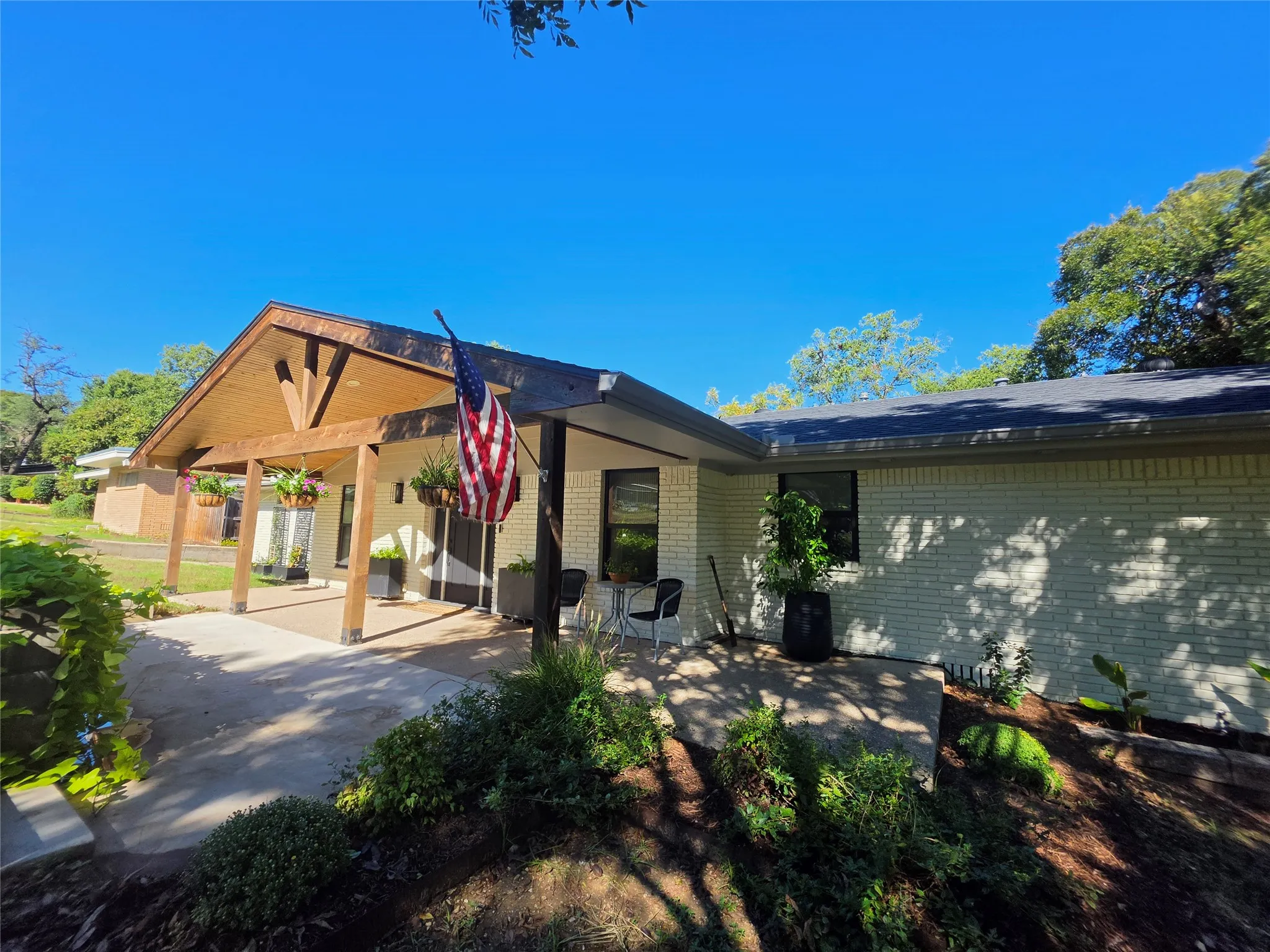 Single Family Residence For Sale in Mc Lennan County , 1625 Rambler Drive, Waco, Texas 76710, 4 Bedroom, 3 Bathroom, Garage spaces, 2,251 Sqft, built in 1959, mls#21397635, Real Estate Agent in Waco, Homes For Sale in Mc Lennan county, Homes For Sale in Waco, Realtor in Waco Texas, Real Estate Brokerage Independent Realty Texas, Luminita Cordes Realtor