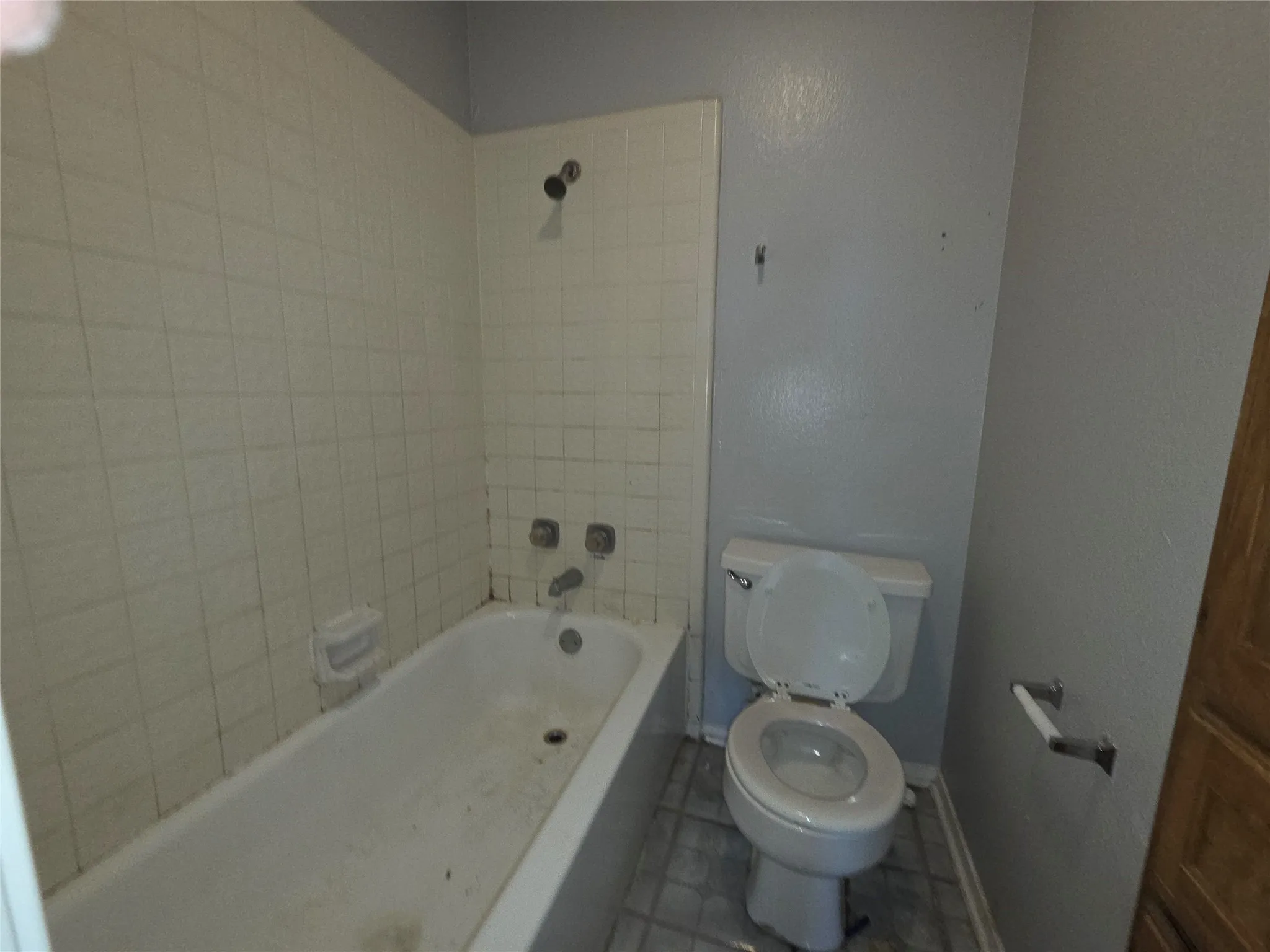 Townhouse For Sale in Tarrant County , 2400 Monte Carlo Drive A, Arlington, Texas 76015, 3 Bedroom, 2 Bathroom, Garage spaces, 1,039 Sqft, built in 1982, mls#21404309, Real Estate Agent in Arlington, Homes For Sale in Tarrant county, Homes For Sale in Arlington, Realtor in Arlington Texas, Real Estate Brokerage Independent Realty Texas, Luminita Cordes Realtor