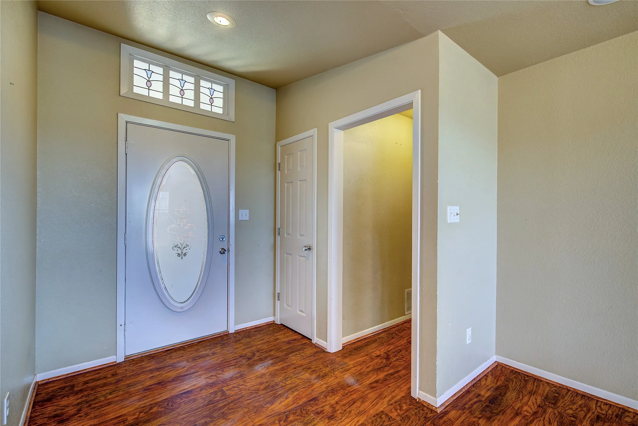 Single Family Residence For Sale in Hunt County , 6910 Sayle Street, Greenville, Texas 75402, 3 Bedroom, 2 Bathroom, 2 Garage spaces, 1,480 Sqft, built in 1999, mls#21403385, Real Estate Agent in Greenville, Homes For Sale in Hunt county, Homes For Sale in Greenville, Realtor in Greenville Texas, Real Estate Brokerage Independent Realty Texas, Luminita Cordes Realtor