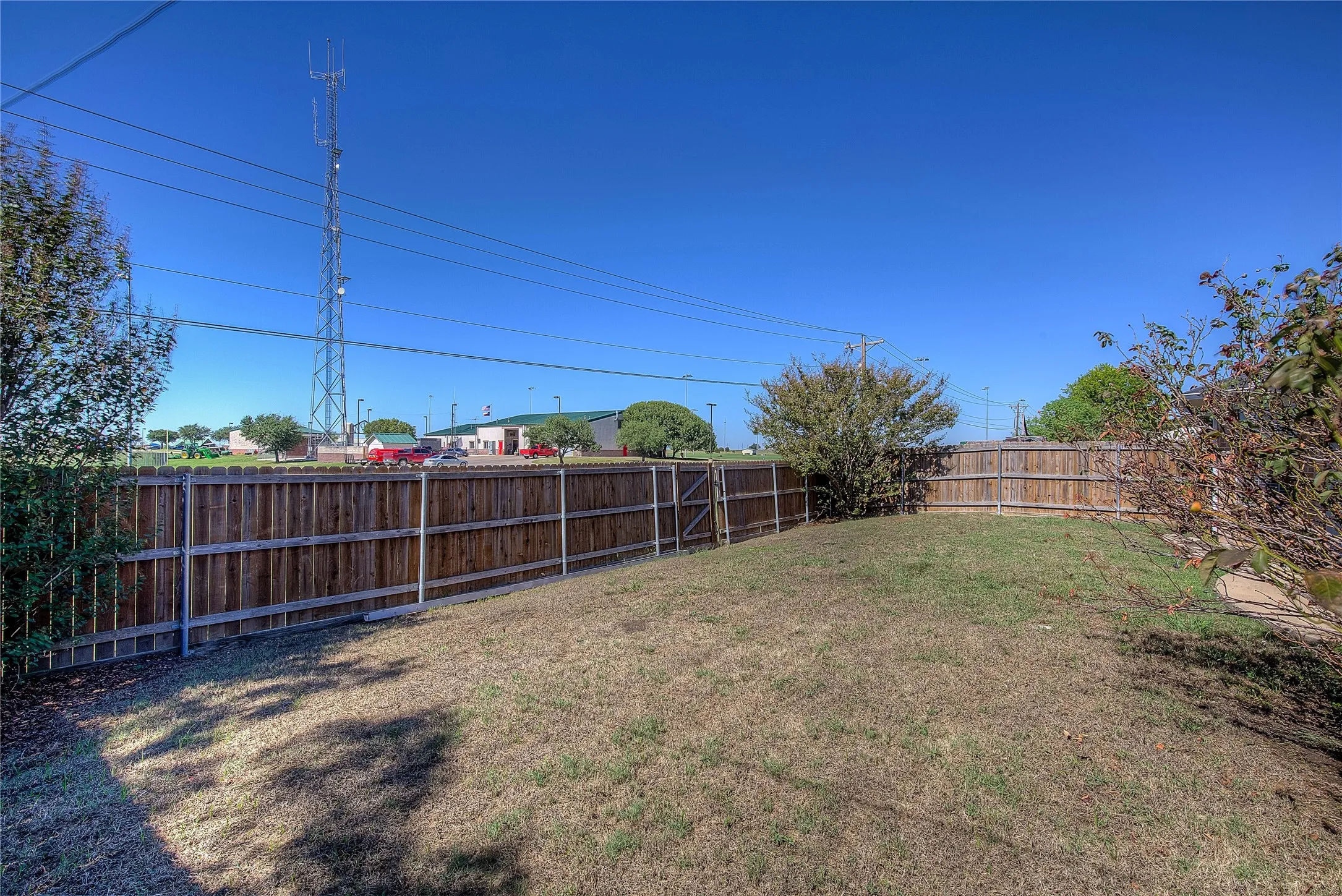 Single Family Residence For Sale in Hunt County , 6910 Sayle Street, Greenville, Texas 75402, 3 Bedroom, 2 Bathroom, 2 Garage spaces, 1,480 Sqft, built in 1999, mls#21403385, Real Estate Agent in Greenville, Homes For Sale in Hunt county, Homes For Sale in Greenville, Realtor in Greenville Texas, Real Estate Brokerage Independent Realty Texas, Luminita Cordes Realtor