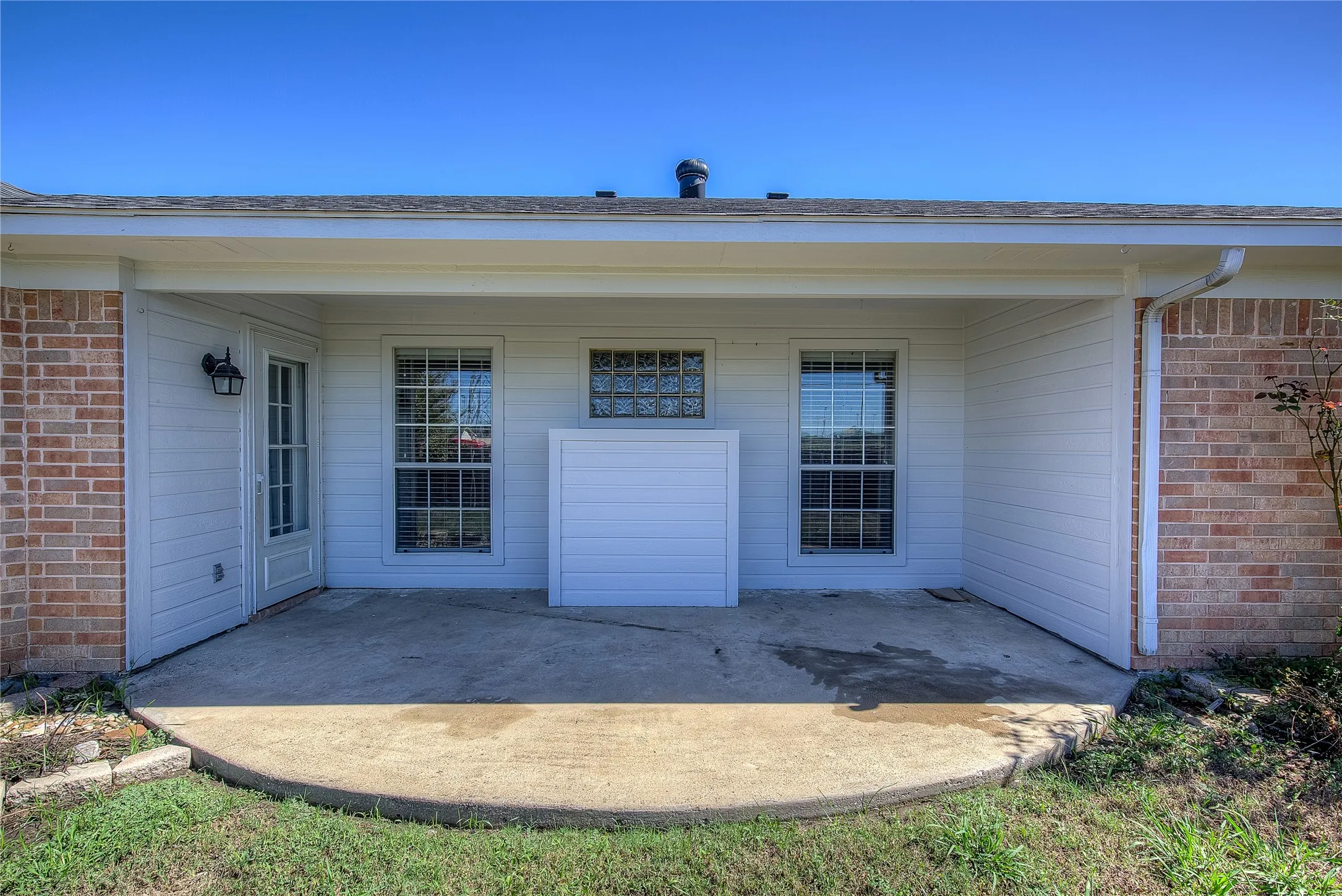 Single Family Residence For Sale in Hunt County , 6910 Sayle Street, Greenville, Texas 75402, 3 Bedroom, 2 Bathroom, 2 Garage spaces, 1,480 Sqft, built in 1999, mls#21403385, Real Estate Agent in Greenville, Homes For Sale in Hunt county, Homes For Sale in Greenville, Realtor in Greenville Texas, Real Estate Brokerage Independent Realty Texas, Luminita Cordes Realtor