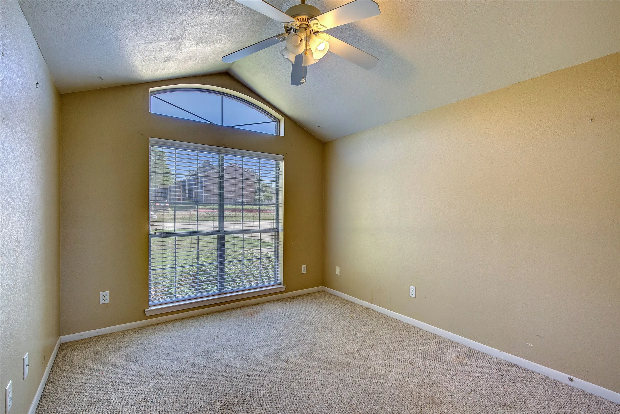 Single Family Residence For Sale in Hunt County , 6910 Sayle Street, Greenville, Texas 75402, 3 Bedroom, 2 Bathroom, 2 Garage spaces, 1,480 Sqft, built in 1999, mls#21403385, Real Estate Agent in Greenville, Homes For Sale in Hunt county, Homes For Sale in Greenville, Realtor in Greenville Texas, Real Estate Brokerage Independent Realty Texas, Luminita Cordes Realtor