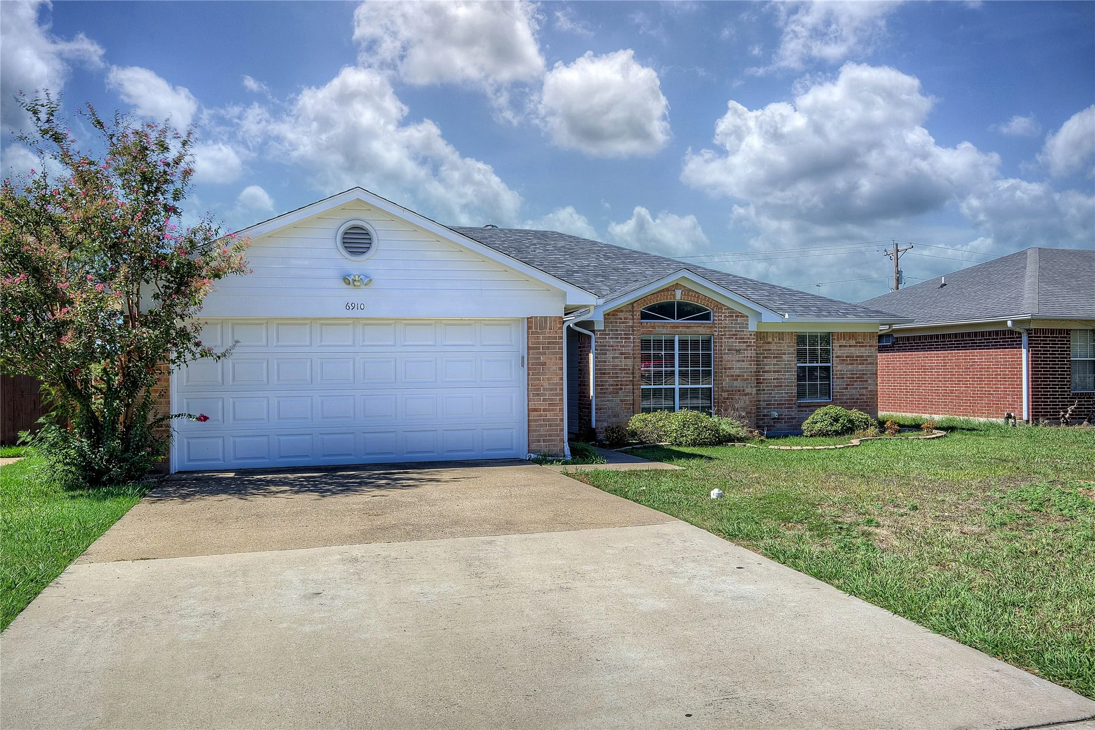 Single Family Residence For Sale in Hunt County , 6910 Sayle Street, Greenville, Texas 75402, 3 Bedroom, 2 Bathroom, 2 Garage spaces, 1,480 Sqft, built in 1999, mls#21403385, Real Estate Agent in Greenville, Homes For Sale in Hunt county, Homes For Sale in Greenville, Realtor in Greenville Texas, Real Estate Brokerage Independent Realty Texas, Luminita Cordes Realtor