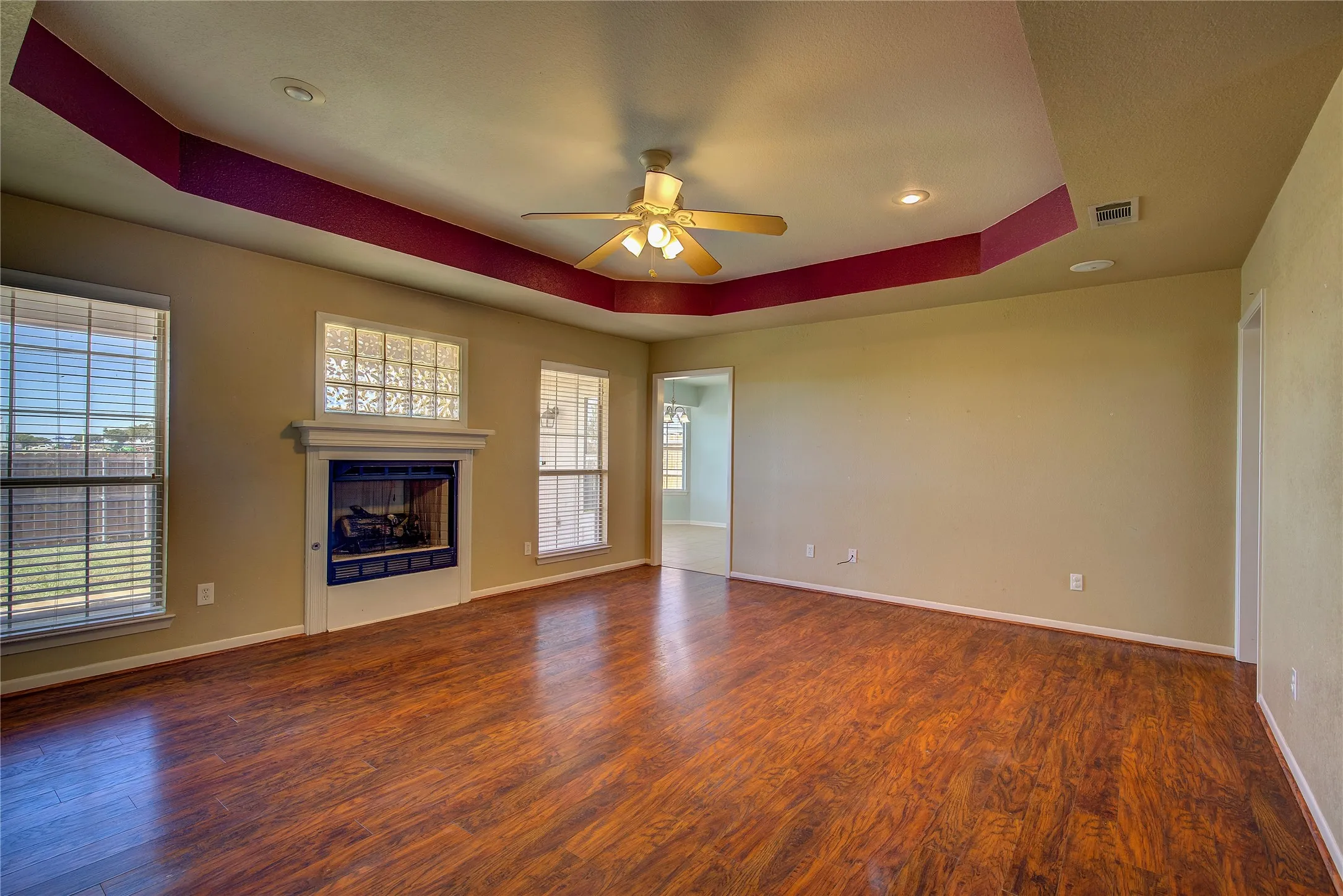 Single Family Residence For Sale in Hunt County , 6910 Sayle Street, Greenville, Texas 75402, 3 Bedroom, 2 Bathroom, 2 Garage spaces, 1,480 Sqft, built in 1999, mls#21403385, Real Estate Agent in Greenville, Homes For Sale in Hunt county, Homes For Sale in Greenville, Realtor in Greenville Texas, Real Estate Brokerage Independent Realty Texas, Luminita Cordes Realtor