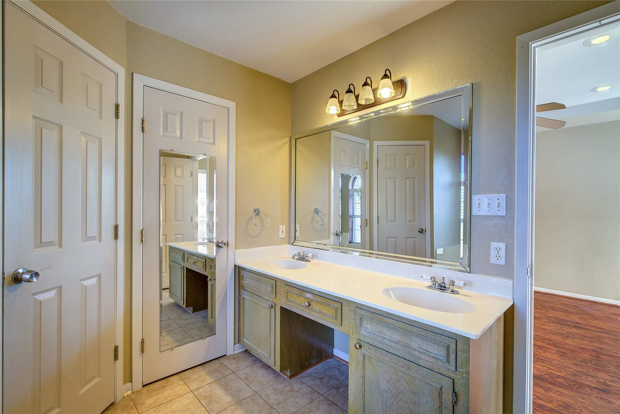 Single Family Residence For Sale in Hunt County , 6910 Sayle Street, Greenville, Texas 75402, 3 Bedroom, 2 Bathroom, 2 Garage spaces, 1,480 Sqft, built in 1999, mls#21403385, Real Estate Agent in Greenville, Homes For Sale in Hunt county, Homes For Sale in Greenville, Realtor in Greenville Texas, Real Estate Brokerage Independent Realty Texas, Luminita Cordes Realtor