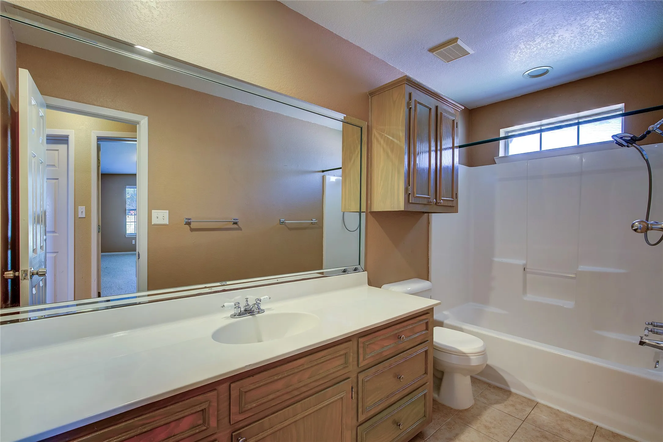 Single Family Residence For Sale in Hunt County , 6910 Sayle Street, Greenville, Texas 75402, 3 Bedroom, 2 Bathroom, 2 Garage spaces, 1,480 Sqft, built in 1999, mls#21403385, Real Estate Agent in Greenville, Homes For Sale in Hunt county, Homes For Sale in Greenville, Realtor in Greenville Texas, Real Estate Brokerage Independent Realty Texas, Luminita Cordes Realtor