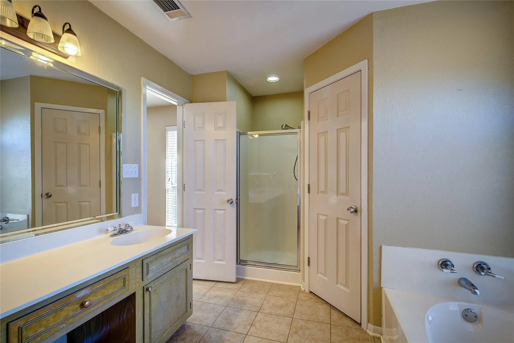 Single Family Residence For Sale in Hunt County , 6910 Sayle Street, Greenville, Texas 75402, 3 Bedroom, 2 Bathroom, 2 Garage spaces, 1,480 Sqft, built in 1999, mls#21403385, Real Estate Agent in Greenville, Homes For Sale in Hunt county, Homes For Sale in Greenville, Realtor in Greenville Texas, Real Estate Brokerage Independent Realty Texas, Luminita Cordes Realtor
