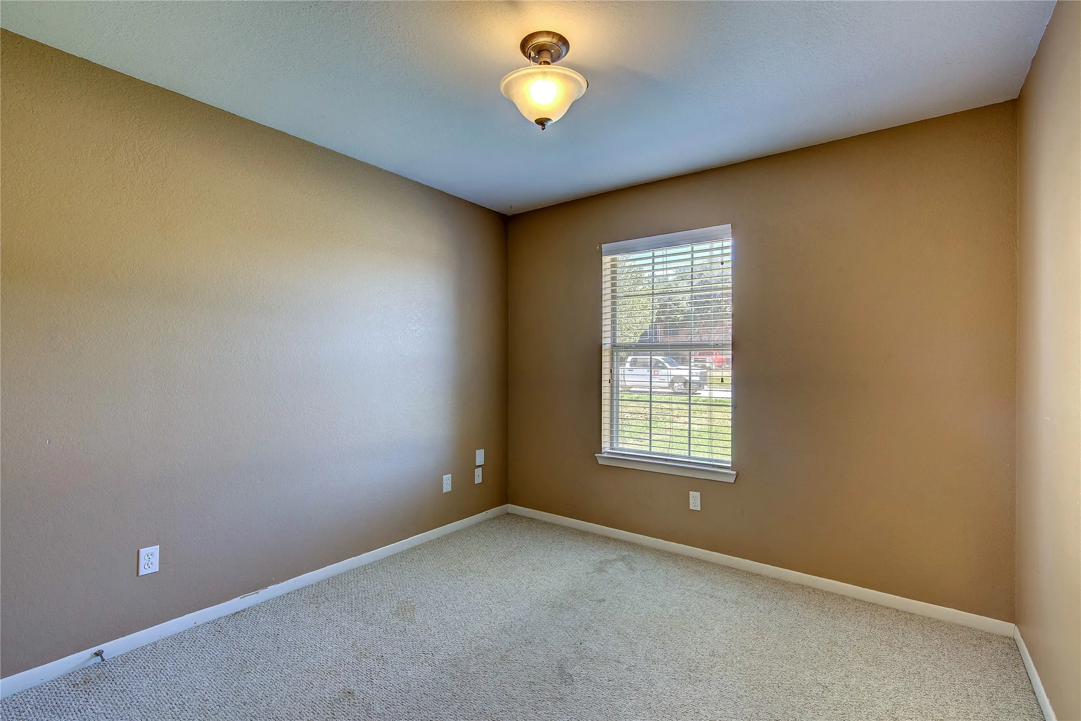 Single Family Residence For Sale in Hunt County , 6910 Sayle Street, Greenville, Texas 75402, 3 Bedroom, 2 Bathroom, 2 Garage spaces, 1,480 Sqft, built in 1999, mls#21403385, Real Estate Agent in Greenville, Homes For Sale in Hunt county, Homes For Sale in Greenville, Realtor in Greenville Texas, Real Estate Brokerage Independent Realty Texas, Luminita Cordes Realtor