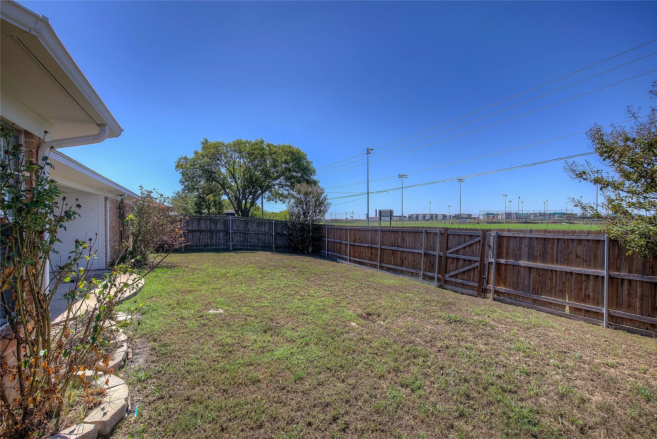 Single Family Residence For Sale in Hunt County , 6910 Sayle Street, Greenville, Texas 75402, 3 Bedroom, 2 Bathroom, 2 Garage spaces, 1,480 Sqft, built in 1999, mls#21403385, Real Estate Agent in Greenville, Homes For Sale in Hunt county, Homes For Sale in Greenville, Realtor in Greenville Texas, Real Estate Brokerage Independent Realty Texas, Luminita Cordes Realtor