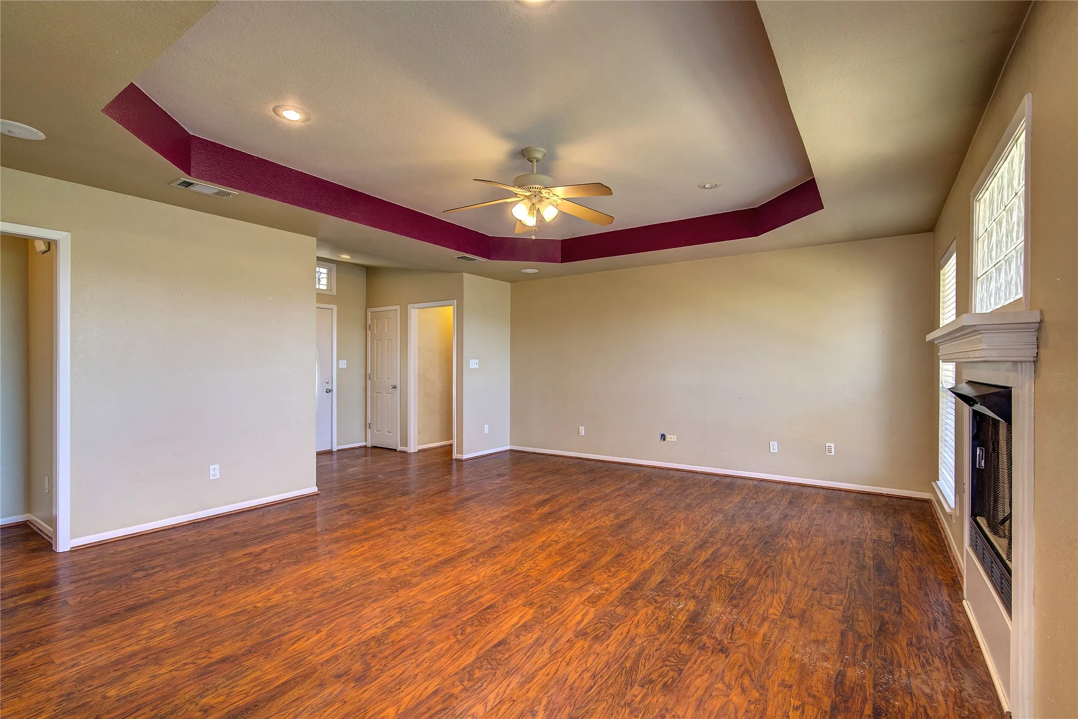 Single Family Residence For Sale in Hunt County , 6910 Sayle Street, Greenville, Texas 75402, 3 Bedroom, 2 Bathroom, 2 Garage spaces, 1,480 Sqft, built in 1999, mls#21403385, Real Estate Agent in Greenville, Homes For Sale in Hunt county, Homes For Sale in Greenville, Realtor in Greenville Texas, Real Estate Brokerage Independent Realty Texas, Luminita Cordes Realtor