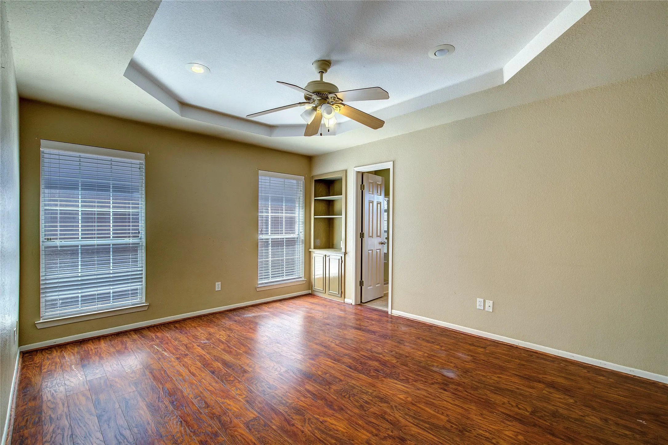 Single Family Residence For Sale in Hunt County , 6910 Sayle Street, Greenville, Texas 75402, 3 Bedroom, 2 Bathroom, 2 Garage spaces, 1,480 Sqft, built in 1999, mls#21403385, Real Estate Agent in Greenville, Homes For Sale in Hunt county, Homes For Sale in Greenville, Realtor in Greenville Texas, Real Estate Brokerage Independent Realty Texas, Luminita Cordes Realtor