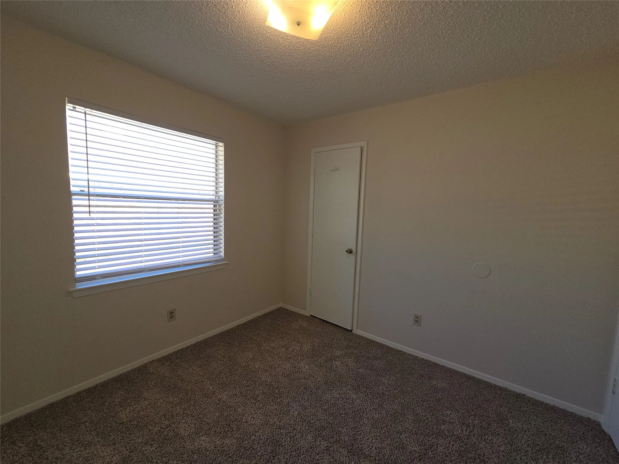Townhouse For Sale in Tarrant County , 2400 Monte Carlo Drive B, Arlington, Texas 76015, 3 Bedroom, 2 Bathroom, Garage spaces, 1,039 Sqft, built in 1982, mls#21404314, Real Estate Agent in Arlington, Homes For Sale in Tarrant county, Homes For Sale in Arlington, Realtor in Arlington Texas, Real Estate Brokerage Independent Realty Texas, Luminita Cordes Realtor