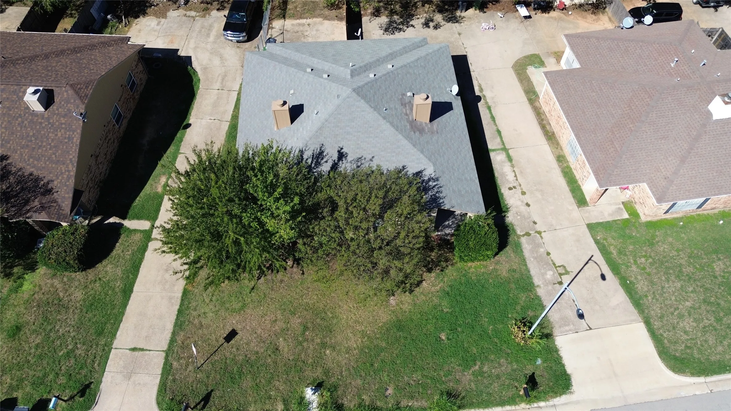 Townhouse For Sale in Tarrant County , 2400 Monte Carlo Drive B, Arlington, Texas 76015, 3 Bedroom, 2 Bathroom, Garage spaces, 1,039 Sqft, built in 1982, mls#21404314, Real Estate Agent in Arlington, Homes For Sale in Tarrant county, Homes For Sale in Arlington, Realtor in Arlington Texas, Real Estate Brokerage Independent Realty Texas, Luminita Cordes Realtor