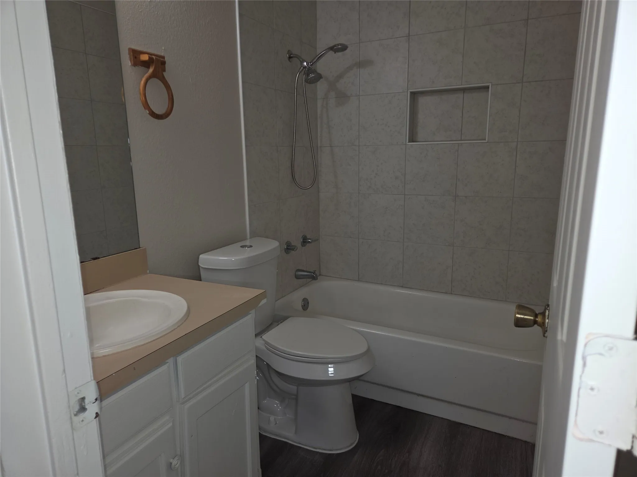 Townhouse For Sale in Tarrant County , 2400 Monte Carlo Drive B, Arlington, Texas 76015, 3 Bedroom, 2 Bathroom, Garage spaces, 1,039 Sqft, built in 1982, mls#21404314, Real Estate Agent in Arlington, Homes For Sale in Tarrant county, Homes For Sale in Arlington, Realtor in Arlington Texas, Real Estate Brokerage Independent Realty Texas, Luminita Cordes Realtor