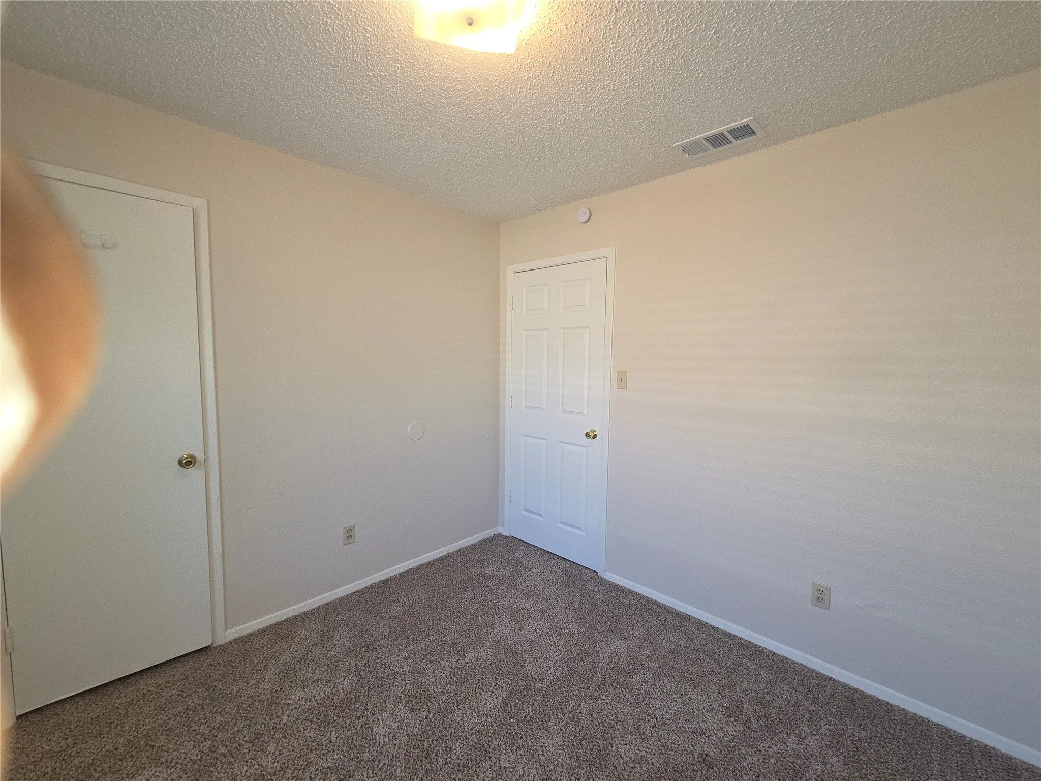 Townhouse For Sale in Tarrant County , 2400 Monte Carlo Drive B, Arlington, Texas 76015, 3 Bedroom, 2 Bathroom, Garage spaces, 1,039 Sqft, built in 1982, mls#21404314, Real Estate Agent in Arlington, Homes For Sale in Tarrant county, Homes For Sale in Arlington, Realtor in Arlington Texas, Real Estate Brokerage Independent Realty Texas, Luminita Cordes Realtor