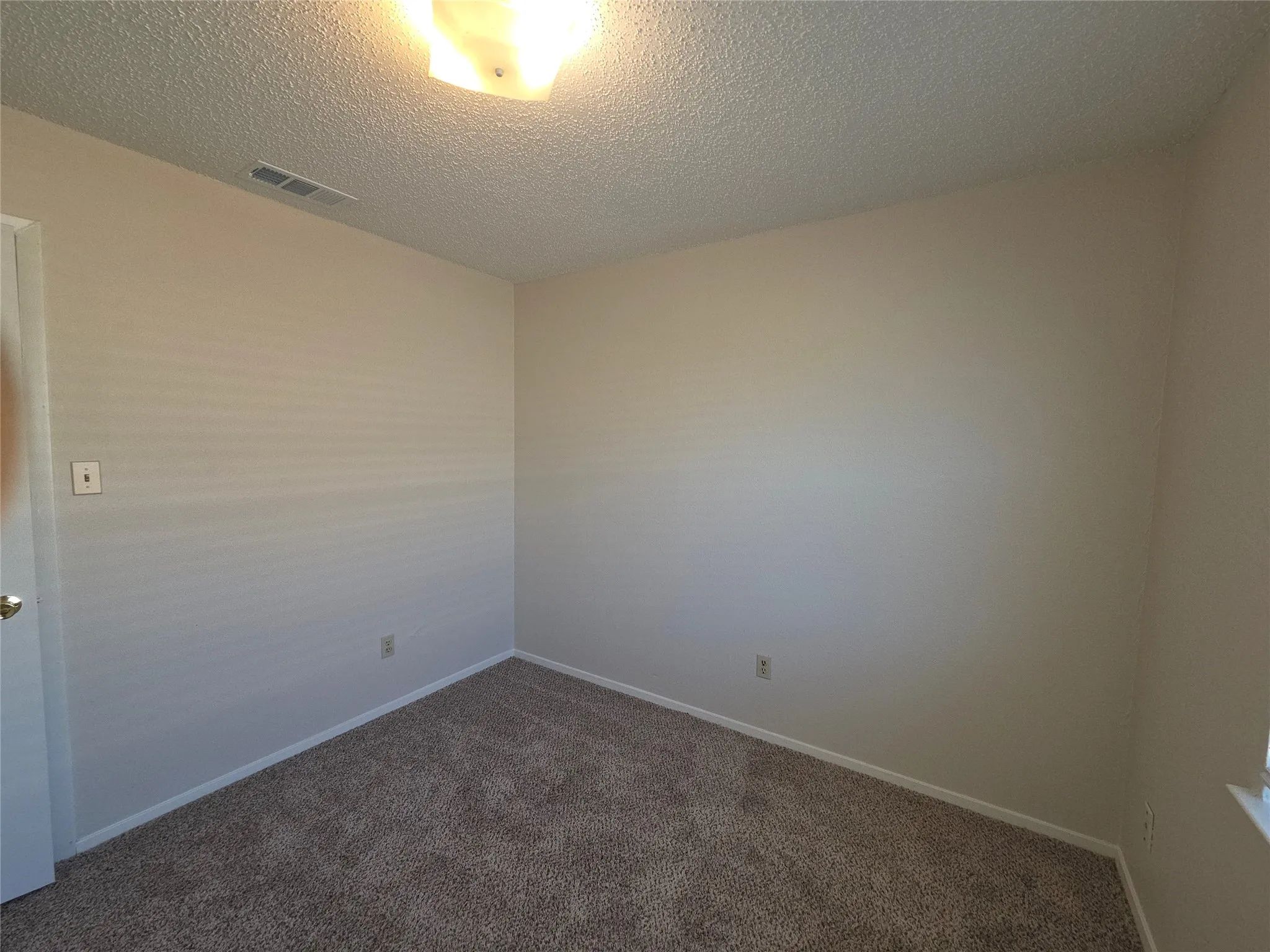 Townhouse For Sale in Tarrant County , 2400 Monte Carlo Drive B, Arlington, Texas 76015, 3 Bedroom, 2 Bathroom, Garage spaces, 1,039 Sqft, built in 1982, mls#21404314, Real Estate Agent in Arlington, Homes For Sale in Tarrant county, Homes For Sale in Arlington, Realtor in Arlington Texas, Real Estate Brokerage Independent Realty Texas, Luminita Cordes Realtor