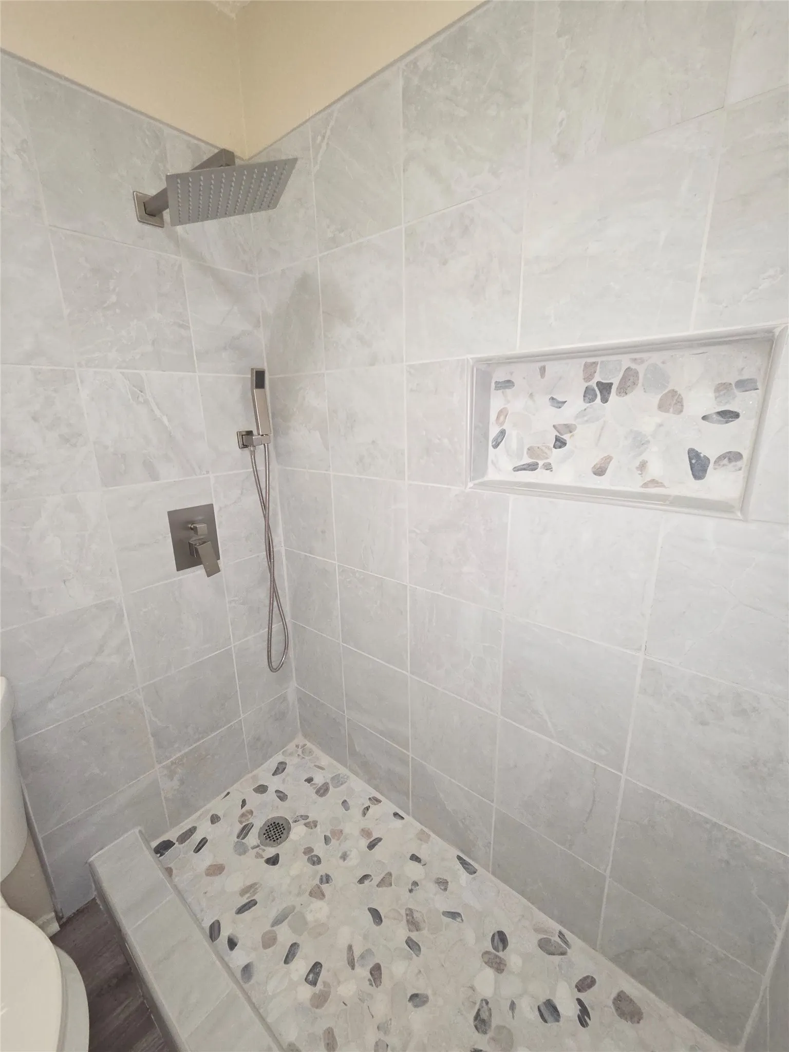 Townhouse For Sale in Tarrant County , 2400 Monte Carlo Drive B, Arlington, Texas 76015, 3 Bedroom, 2 Bathroom, Garage spaces, 1,039 Sqft, built in 1982, mls#21404314, Real Estate Agent in Arlington, Homes For Sale in Tarrant county, Homes For Sale in Arlington, Realtor in Arlington Texas, Real Estate Brokerage Independent Realty Texas, Luminita Cordes Realtor
