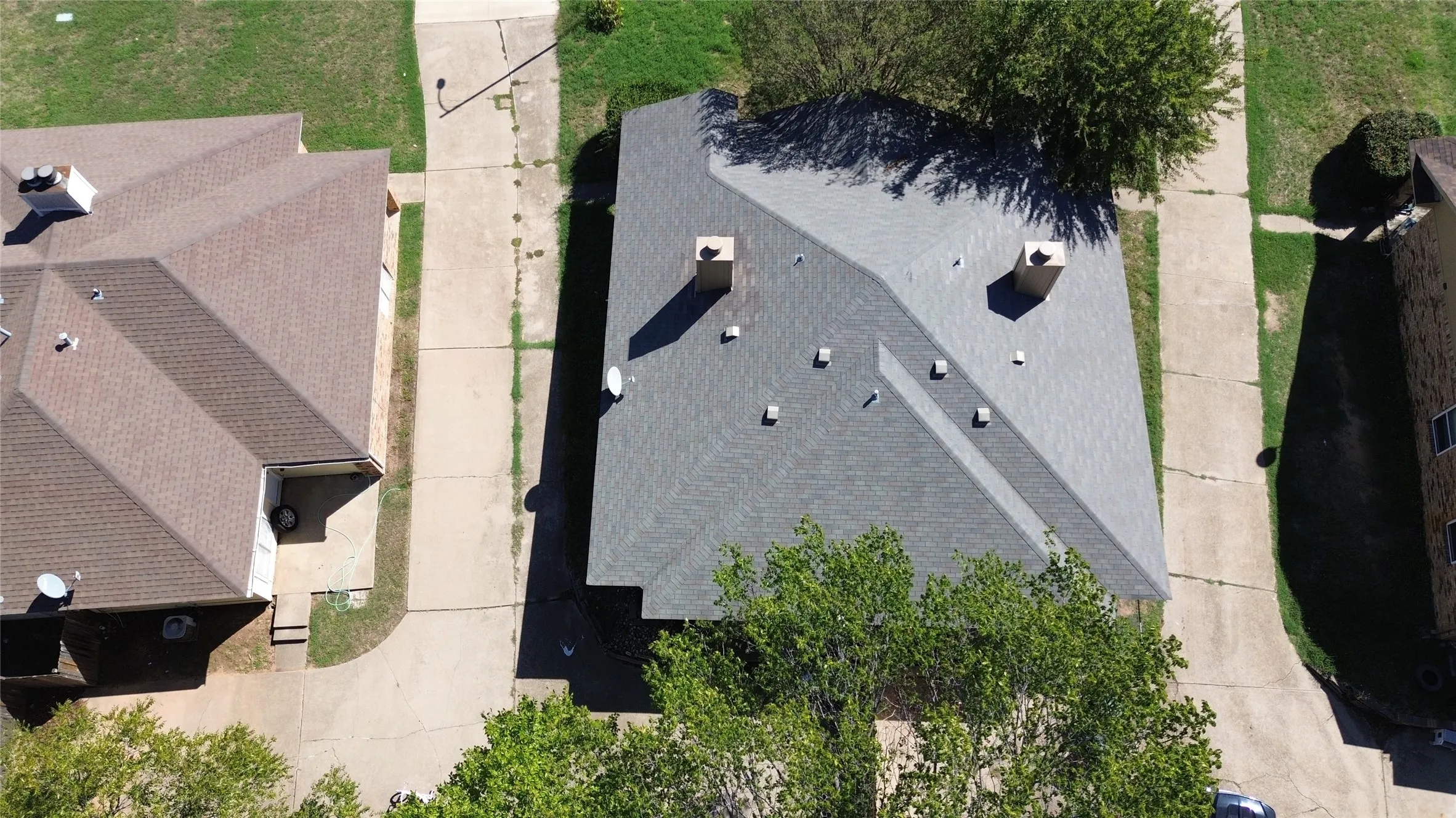 Townhouse For Sale in Tarrant County , 2400 Monte Carlo Drive B, Arlington, Texas 76015, 3 Bedroom, 2 Bathroom, Garage spaces, 1,039 Sqft, built in 1982, mls#21404314, Real Estate Agent in Arlington, Homes For Sale in Tarrant county, Homes For Sale in Arlington, Realtor in Arlington Texas, Real Estate Brokerage Independent Realty Texas, Luminita Cordes Realtor