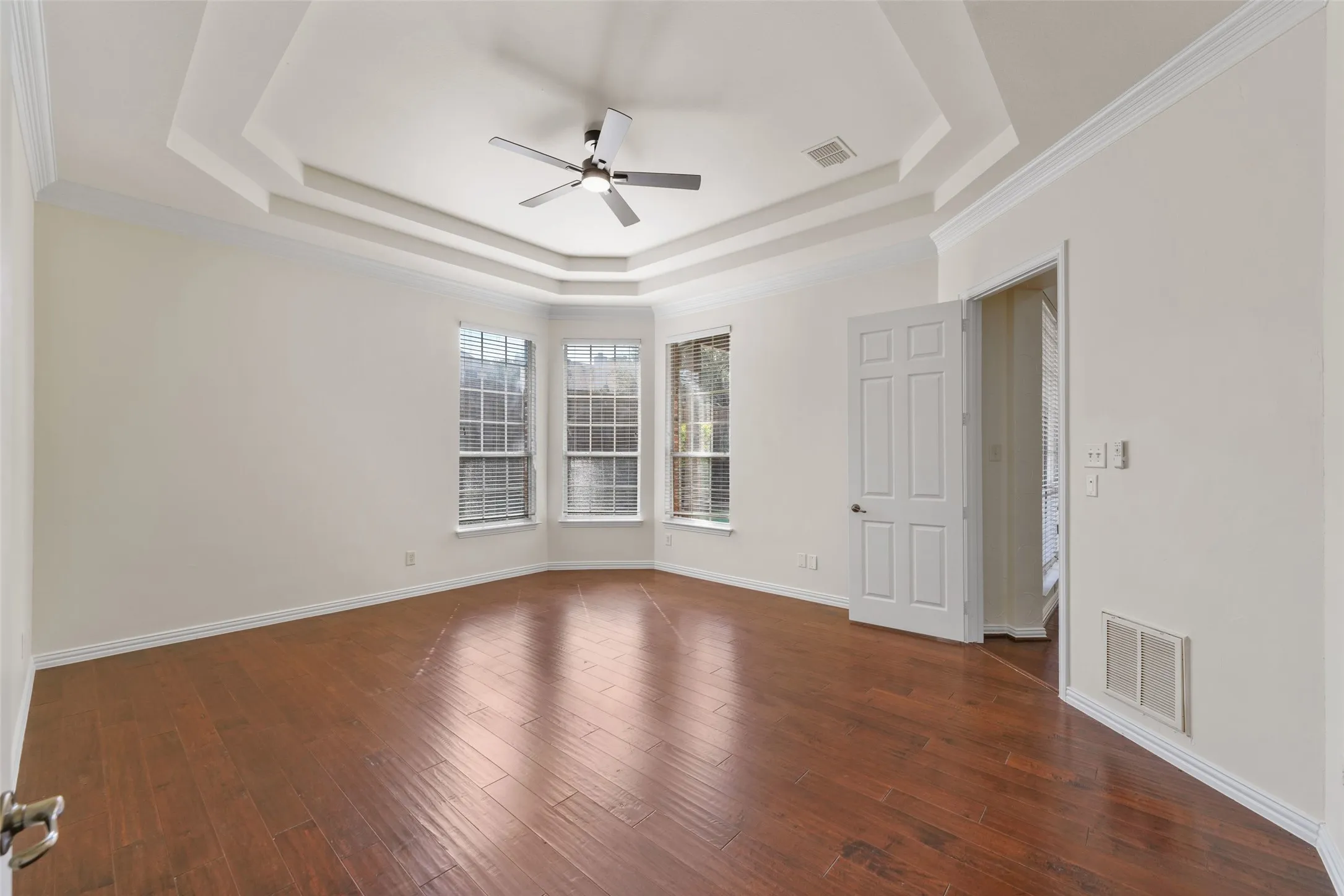 Single Family Residence For Sale in Collin County , 707 Wheaton Court, Allen, Texas 75013, 4 Bedroom, 4 Bathroom, 2 Garage spaces, 3,976 Sqft, built in 2001, mls#21404317, Real Estate Agent in Allen, Homes For Sale in Collin county, Homes For Sale in Allen, Realtor in Allen Texas, Real Estate Brokerage Independent Realty Texas, Luminita Cordes Realtor