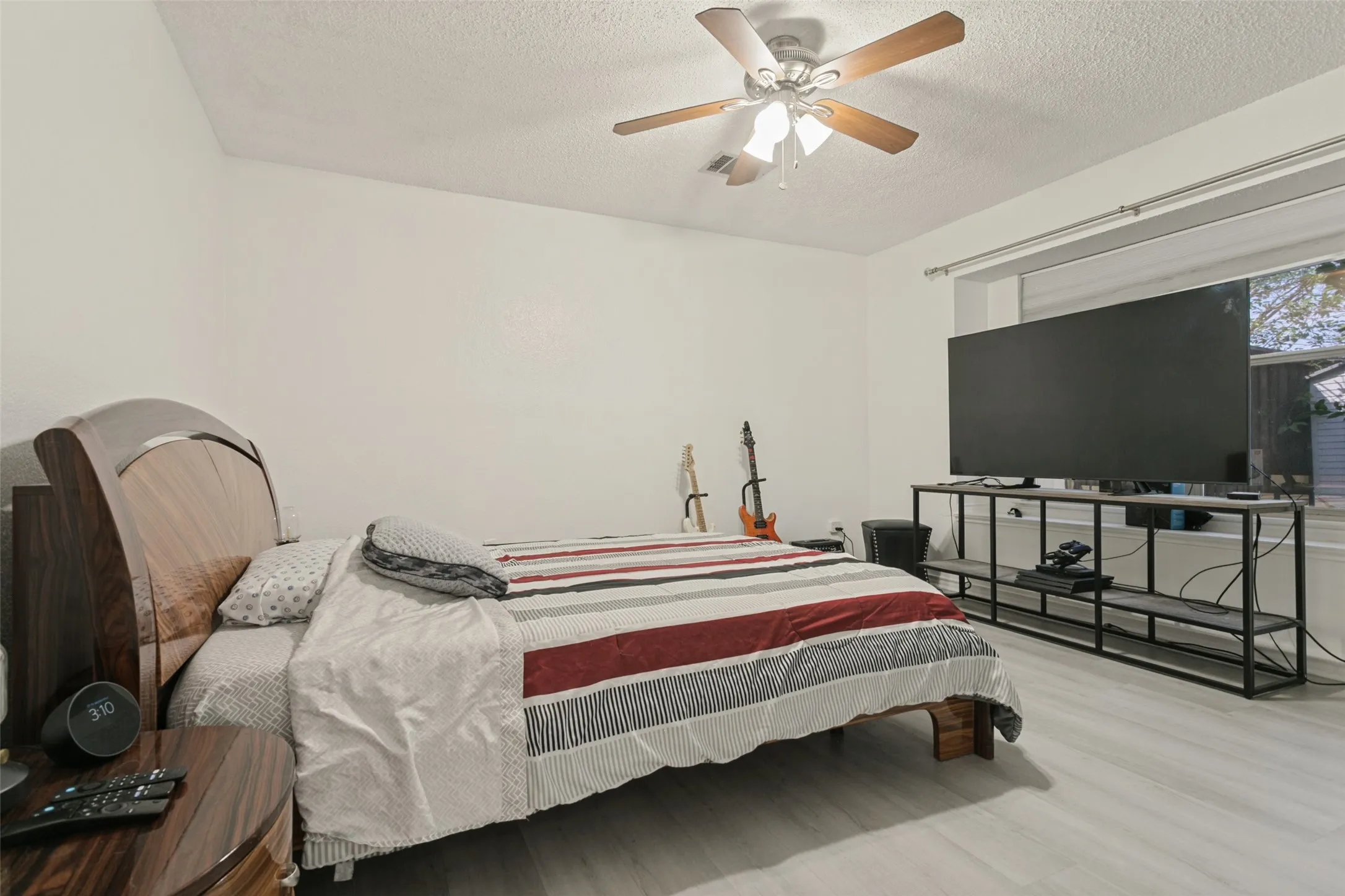 Single Family Residence For Sale in Denton County , 1411 Chinaberry Drive, Lewisville, Texas 75077, 3 Bedroom, 2 Bathroom, 2 Garage spaces, 1,689 Sqft, built in 1995, mls#21399415, Real Estate Agent in Lewisville, Homes For Sale in Denton county, Homes For Sale in Lewisville, Realtor in Lewisville Texas, Real Estate Brokerage Independent Realty Texas, Luminita Cordes Realtor