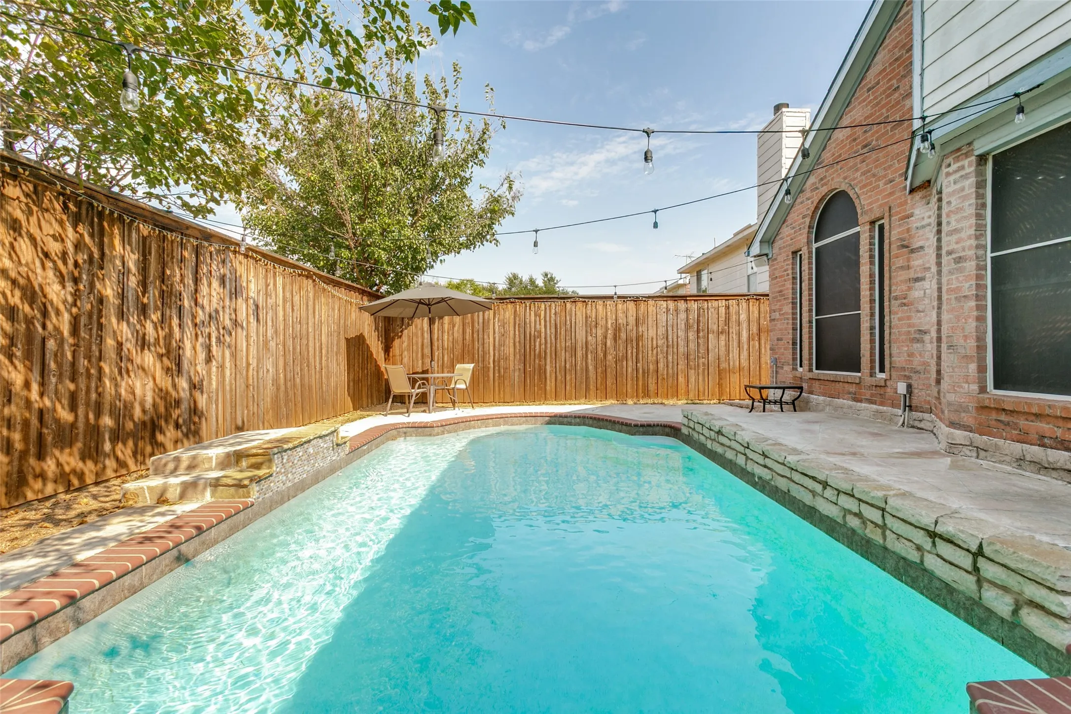 Single Family Residence For Sale in Denton County , 1411 Chinaberry Drive, Lewisville, Texas 75077, 3 Bedroom, 2 Bathroom, 2 Garage spaces, 1,689 Sqft, built in 1995, mls#21399415, Real Estate Agent in Lewisville, Homes For Sale in Denton county, Homes For Sale in Lewisville, Realtor in Lewisville Texas, Real Estate Brokerage Independent Realty Texas, Luminita Cordes Realtor