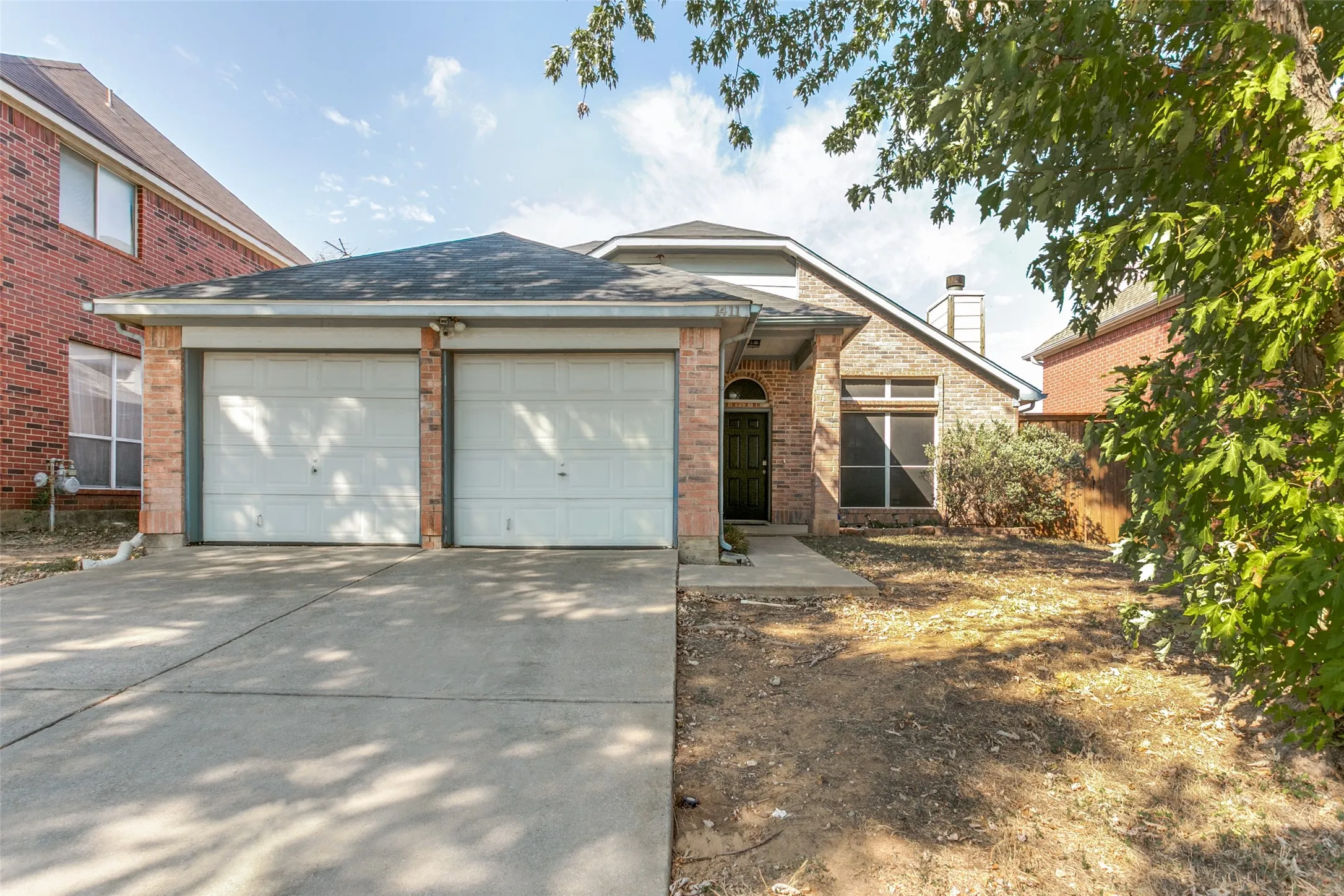 Single Family Residence For Sale in Denton County , 1411 Chinaberry Drive, Lewisville, Texas 75077, 3 Bedroom, 2 Bathroom, 2 Garage spaces, 1,689 Sqft, built in 1995, mls#21399415, Real Estate Agent in Lewisville, Homes For Sale in Denton county, Homes For Sale in Lewisville, Realtor in Lewisville Texas, Real Estate Brokerage Independent Realty Texas, Luminita Cordes Realtor