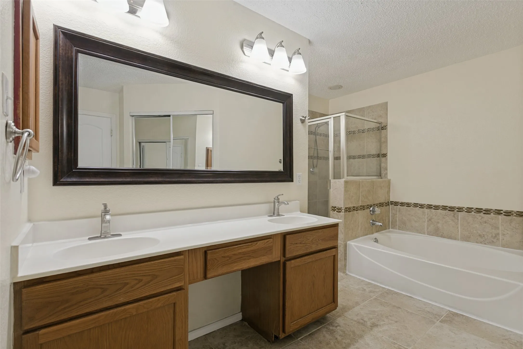 Single Family Residence For Sale in Denton County , 1411 Chinaberry Drive, Lewisville, Texas 75077, 3 Bedroom, 2 Bathroom, 2 Garage spaces, 1,689 Sqft, built in 1995, mls#21399415, Real Estate Agent in Lewisville, Homes For Sale in Denton county, Homes For Sale in Lewisville, Realtor in Lewisville Texas, Real Estate Brokerage Independent Realty Texas, Luminita Cordes Realtor