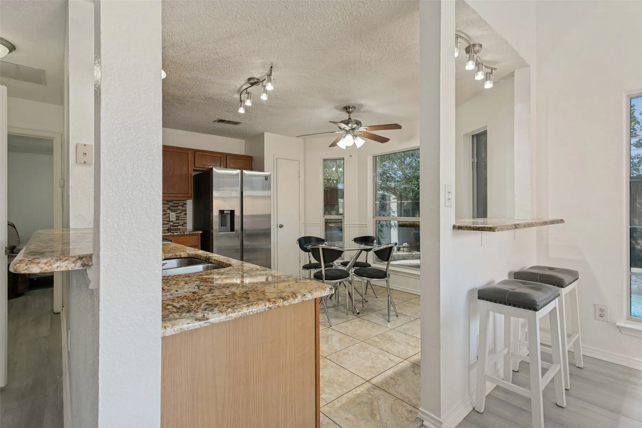 Single Family Residence For Sale in Denton County , 1411 Chinaberry Drive, Lewisville, Texas 75077, 3 Bedroom, 2 Bathroom, 2 Garage spaces, 1,689 Sqft, built in 1995, mls#21399415, Real Estate Agent in Lewisville, Homes For Sale in Denton county, Homes For Sale in Lewisville, Realtor in Lewisville Texas, Real Estate Brokerage Independent Realty Texas, Luminita Cordes Realtor