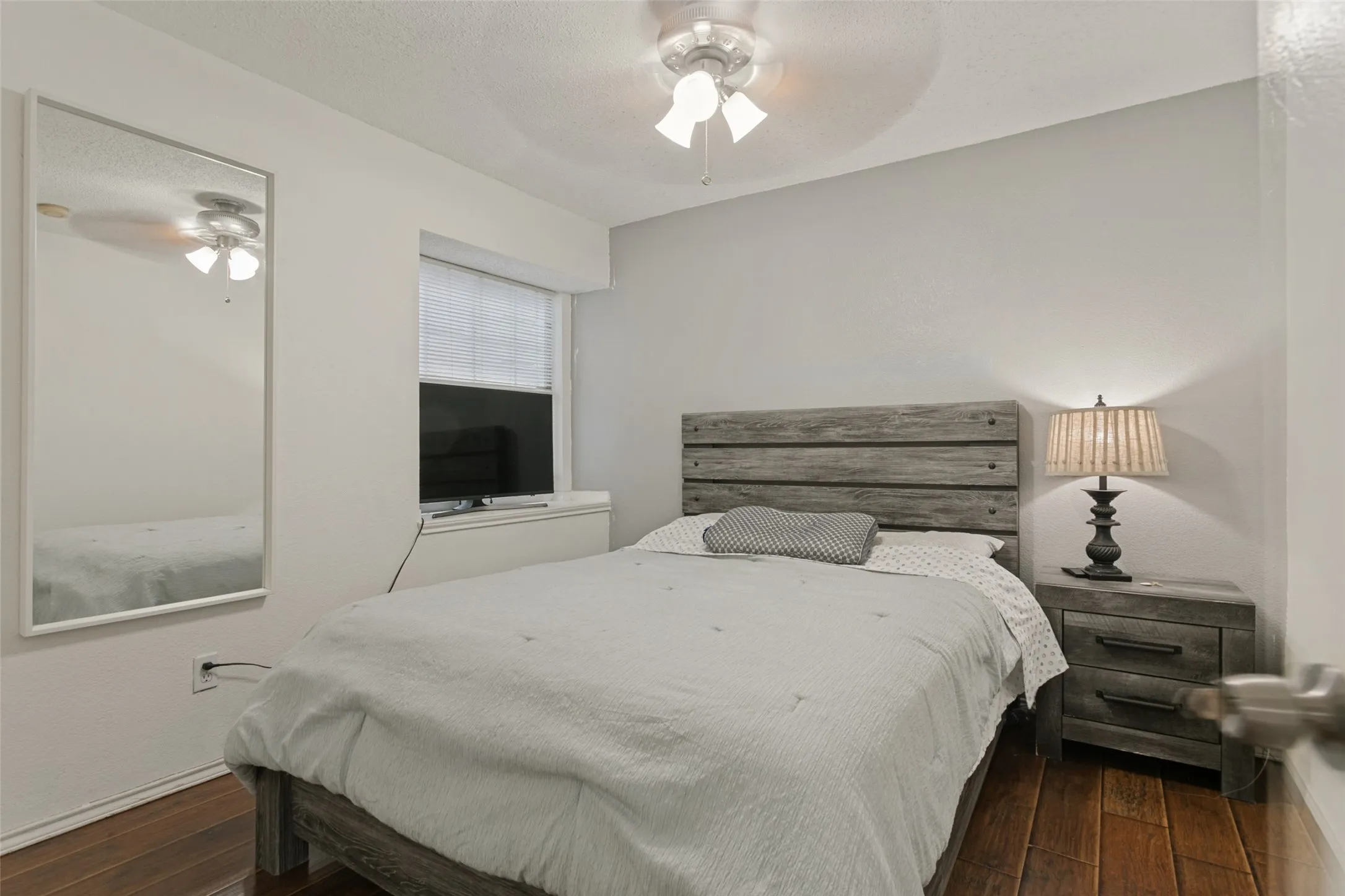 Single Family Residence For Sale in Denton County , 1411 Chinaberry Drive, Lewisville, Texas 75077, 3 Bedroom, 2 Bathroom, 2 Garage spaces, 1,689 Sqft, built in 1995, mls#21399415, Real Estate Agent in Lewisville, Homes For Sale in Denton county, Homes For Sale in Lewisville, Realtor in Lewisville Texas, Real Estate Brokerage Independent Realty Texas, Luminita Cordes Realtor