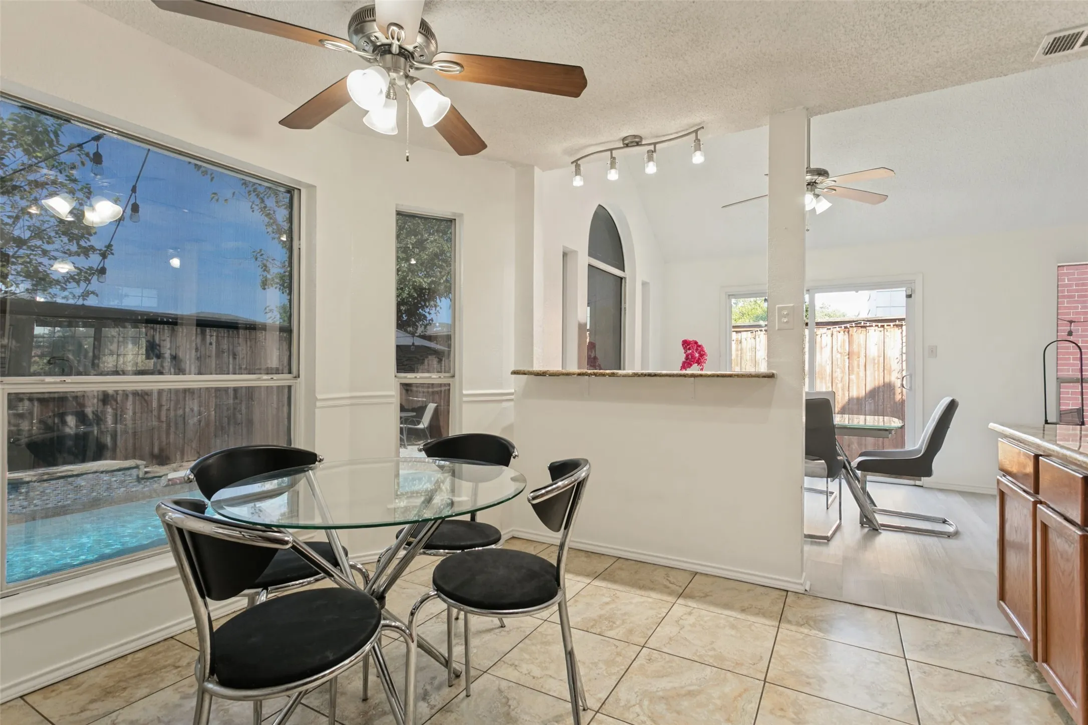 Single Family Residence For Sale in Denton County , 1411 Chinaberry Drive, Lewisville, Texas 75077, 3 Bedroom, 2 Bathroom, 2 Garage spaces, 1,689 Sqft, built in 1995, mls#21399415, Real Estate Agent in Lewisville, Homes For Sale in Denton county, Homes For Sale in Lewisville, Realtor in Lewisville Texas, Real Estate Brokerage Independent Realty Texas, Luminita Cordes Realtor