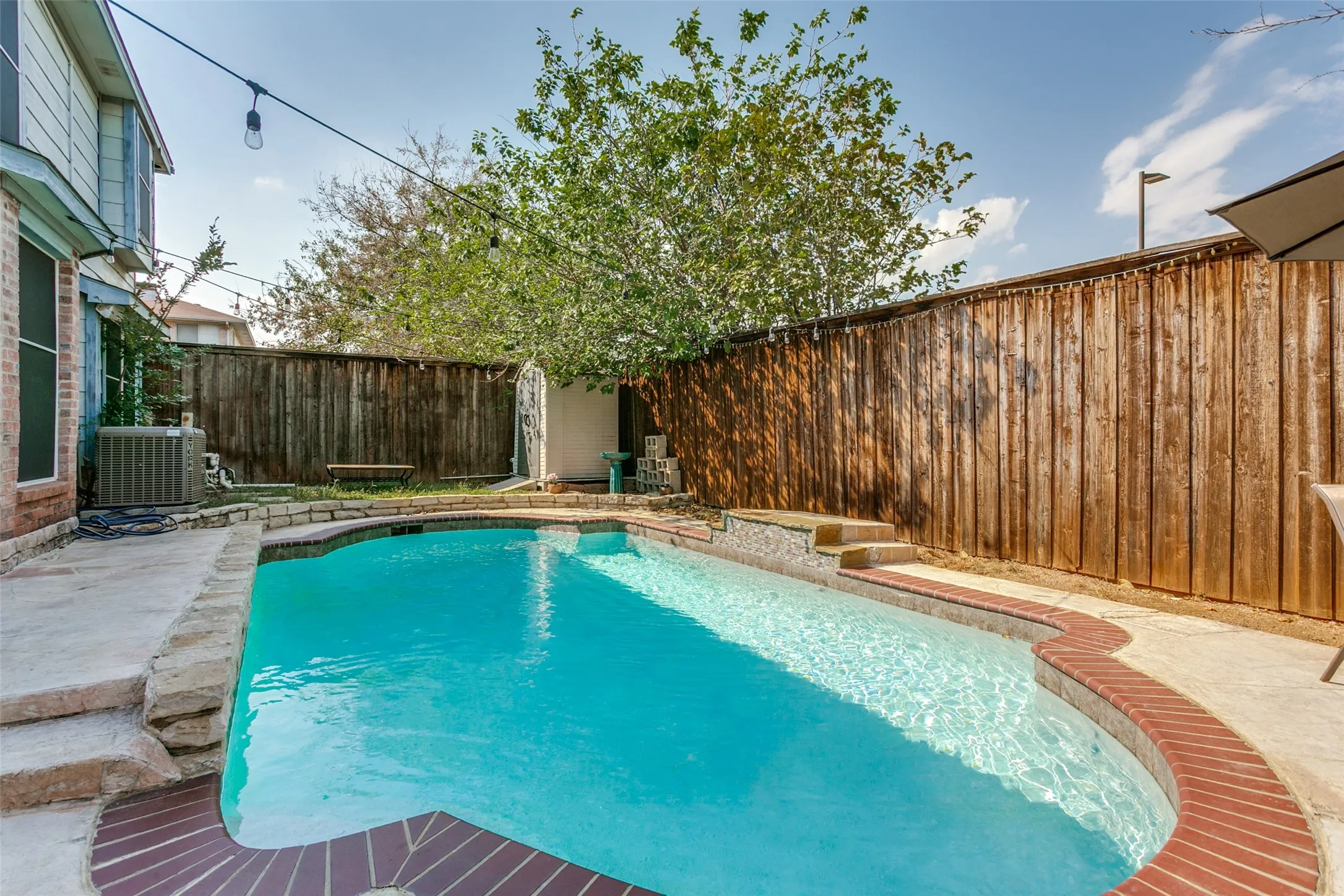Single Family Residence For Sale in Denton County , 1411 Chinaberry Drive, Lewisville, Texas 75077, 3 Bedroom, 2 Bathroom, 2 Garage spaces, 1,689 Sqft, built in 1995, mls#21399415, Real Estate Agent in Lewisville, Homes For Sale in Denton county, Homes For Sale in Lewisville, Realtor in Lewisville Texas, Real Estate Brokerage Independent Realty Texas, Luminita Cordes Realtor