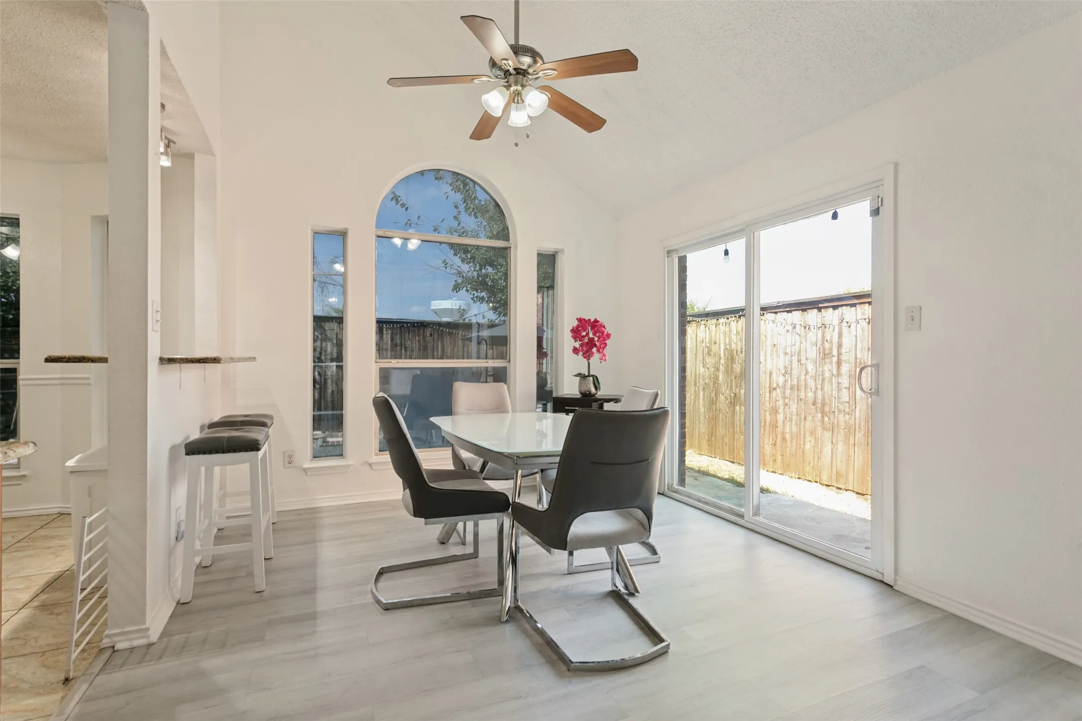 Single Family Residence For Sale in Denton County , 1411 Chinaberry Drive, Lewisville, Texas 75077, 3 Bedroom, 2 Bathroom, 2 Garage spaces, 1,689 Sqft, built in 1995, mls#21399415, Real Estate Agent in Lewisville, Homes For Sale in Denton county, Homes For Sale in Lewisville, Realtor in Lewisville Texas, Real Estate Brokerage Independent Realty Texas, Luminita Cordes Realtor