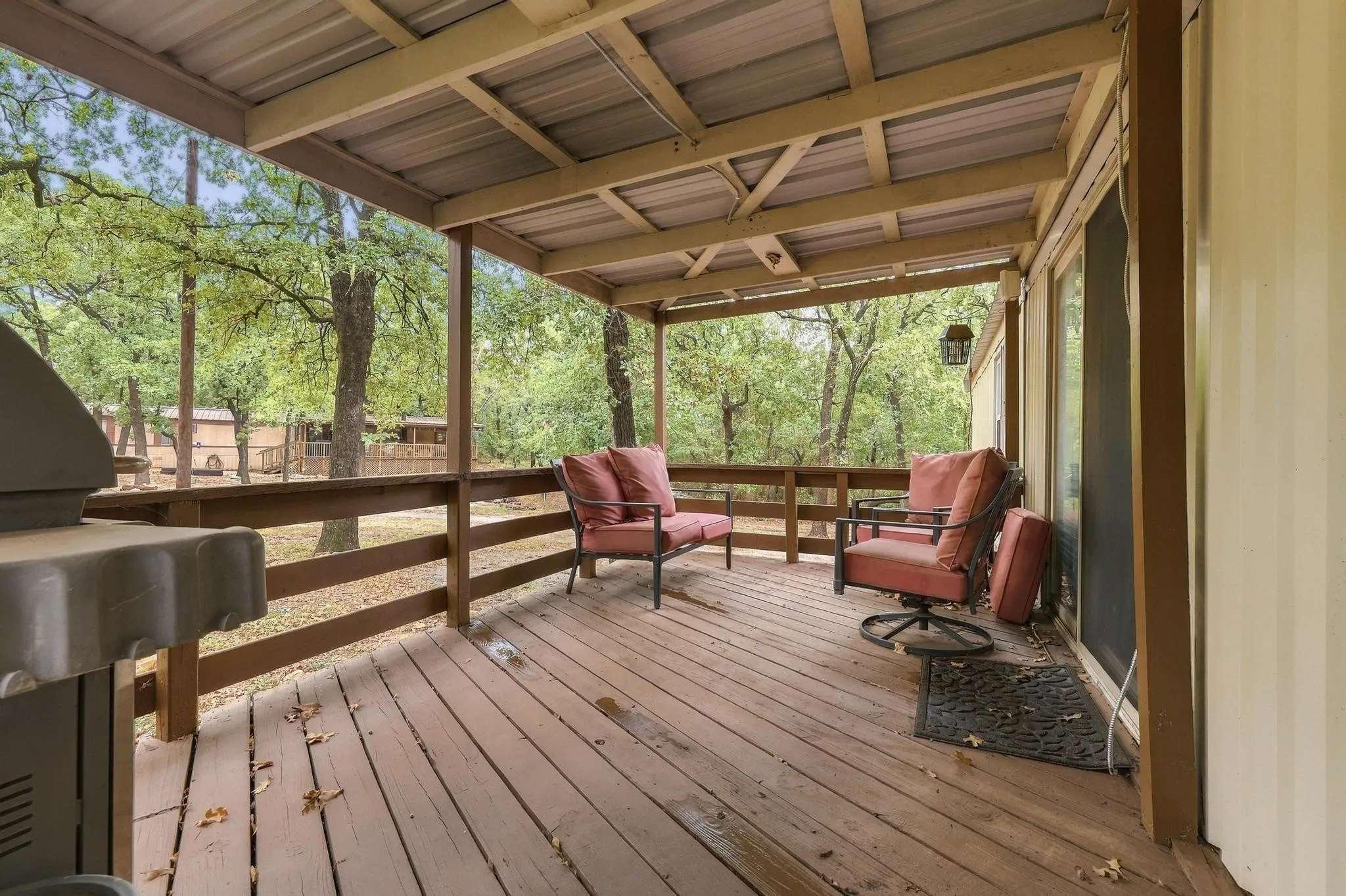 Mobile Home For Sale in Grayson County , 512 Mill Creek Resort Road 30, Pottsboro, Texas 75076, 2 Bedroom, 1 Bathroom, Garage spaces, 784 Sqft, built in 1983, mls#21403337, Real Estate Agent in Pottsboro, Homes For Sale in Grayson county, Homes For Sale in Pottsboro, Realtor in Pottsboro Texas, Real Estate Brokerage Independent Realty Texas, Luminita Cordes Realtor