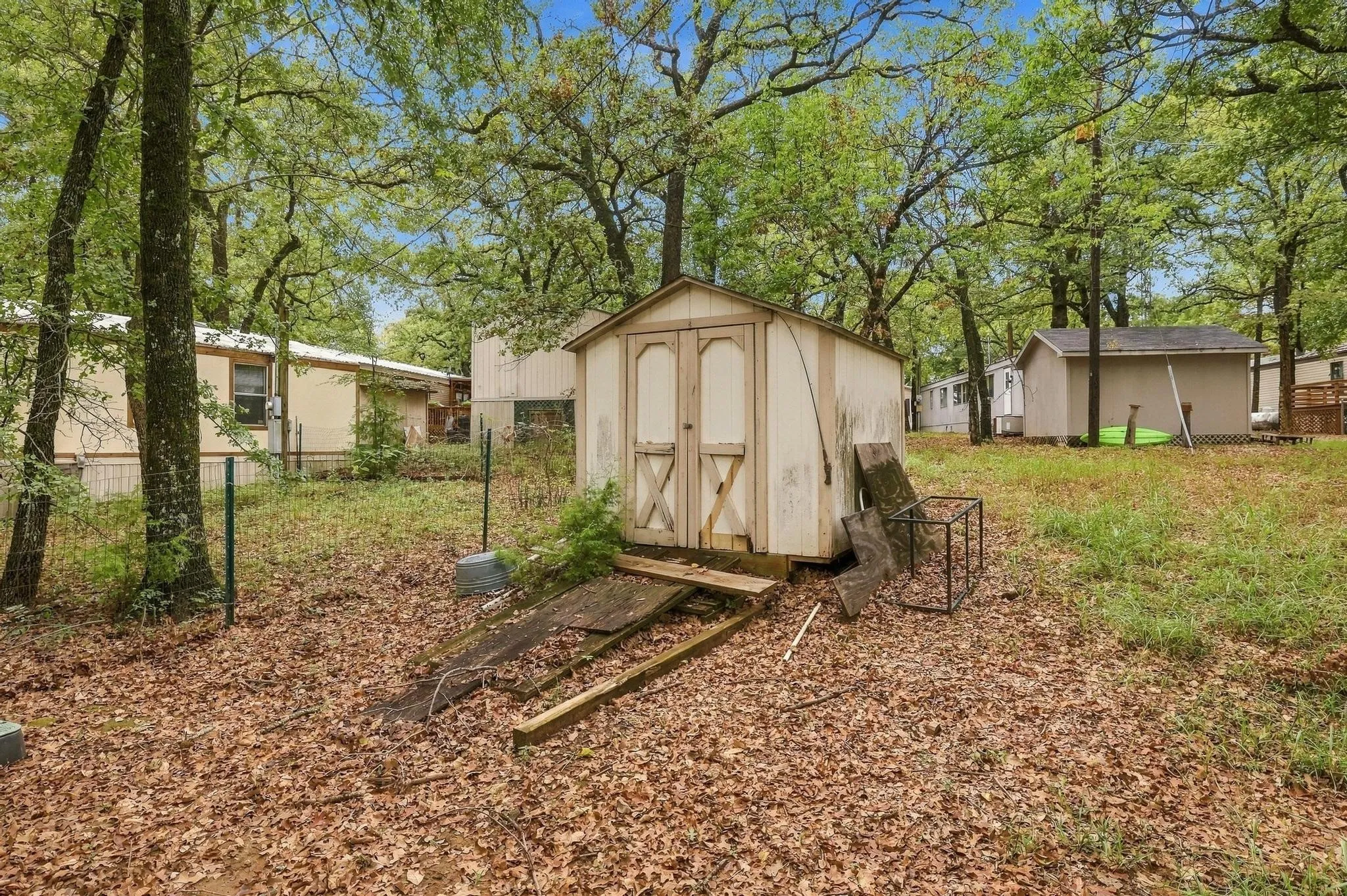 Mobile Home For Sale in Grayson County , 512 Mill Creek Resort Road 30, Pottsboro, Texas 75076, 2 Bedroom, 1 Bathroom, Garage spaces, 784 Sqft, built in 1983, mls#21403337, Real Estate Agent in Pottsboro, Homes For Sale in Grayson county, Homes For Sale in Pottsboro, Realtor in Pottsboro Texas, Real Estate Brokerage Independent Realty Texas, Luminita Cordes Realtor