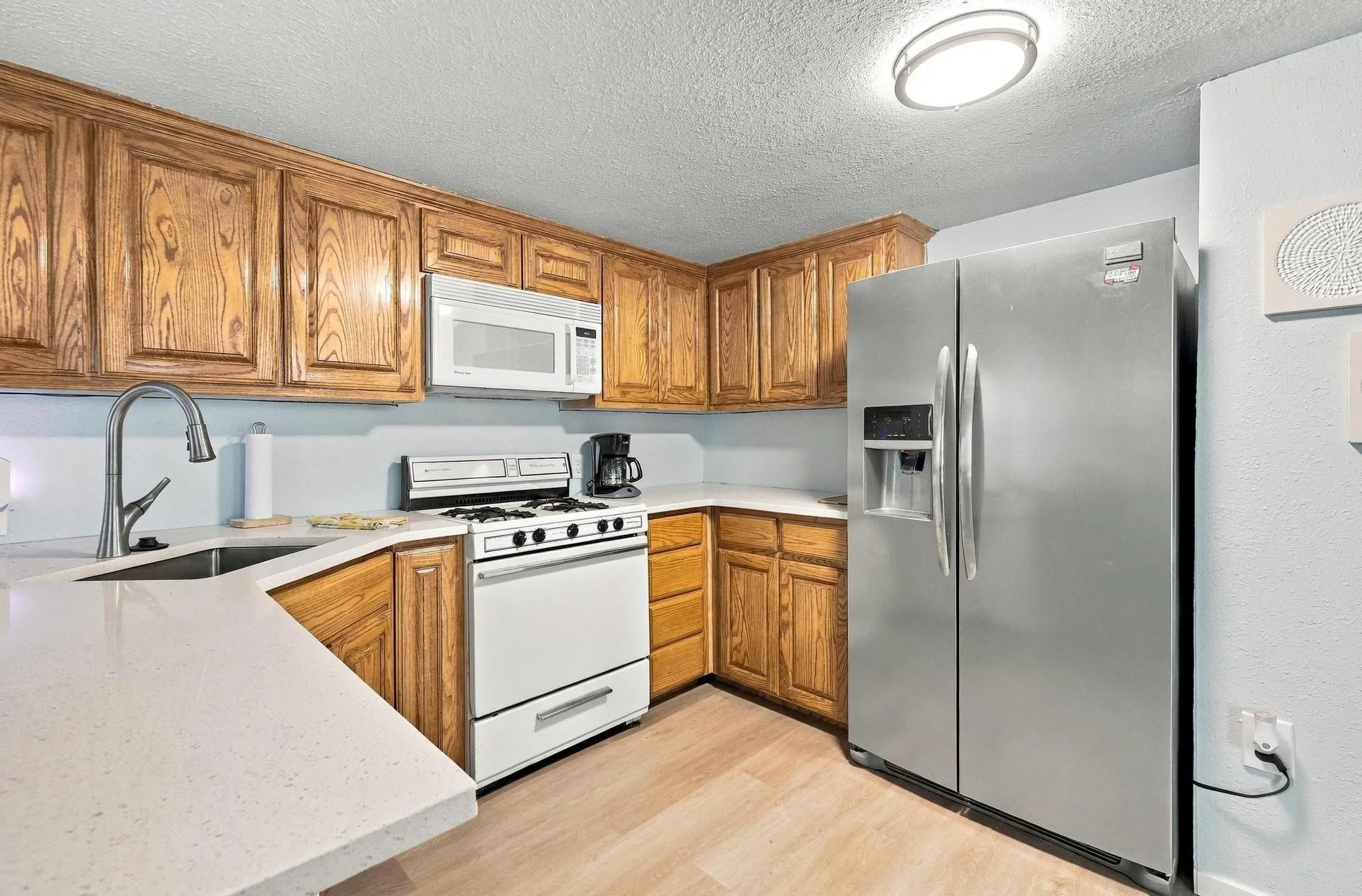 Mobile Home For Sale in Grayson County , 512 Mill Creek Resort Road 30, Pottsboro, Texas 75076, 2 Bedroom, 1 Bathroom, Garage spaces, 784 Sqft, built in 1983, mls#21403337, Real Estate Agent in Pottsboro, Homes For Sale in Grayson county, Homes For Sale in Pottsboro, Realtor in Pottsboro Texas, Real Estate Brokerage Independent Realty Texas, Luminita Cordes Realtor