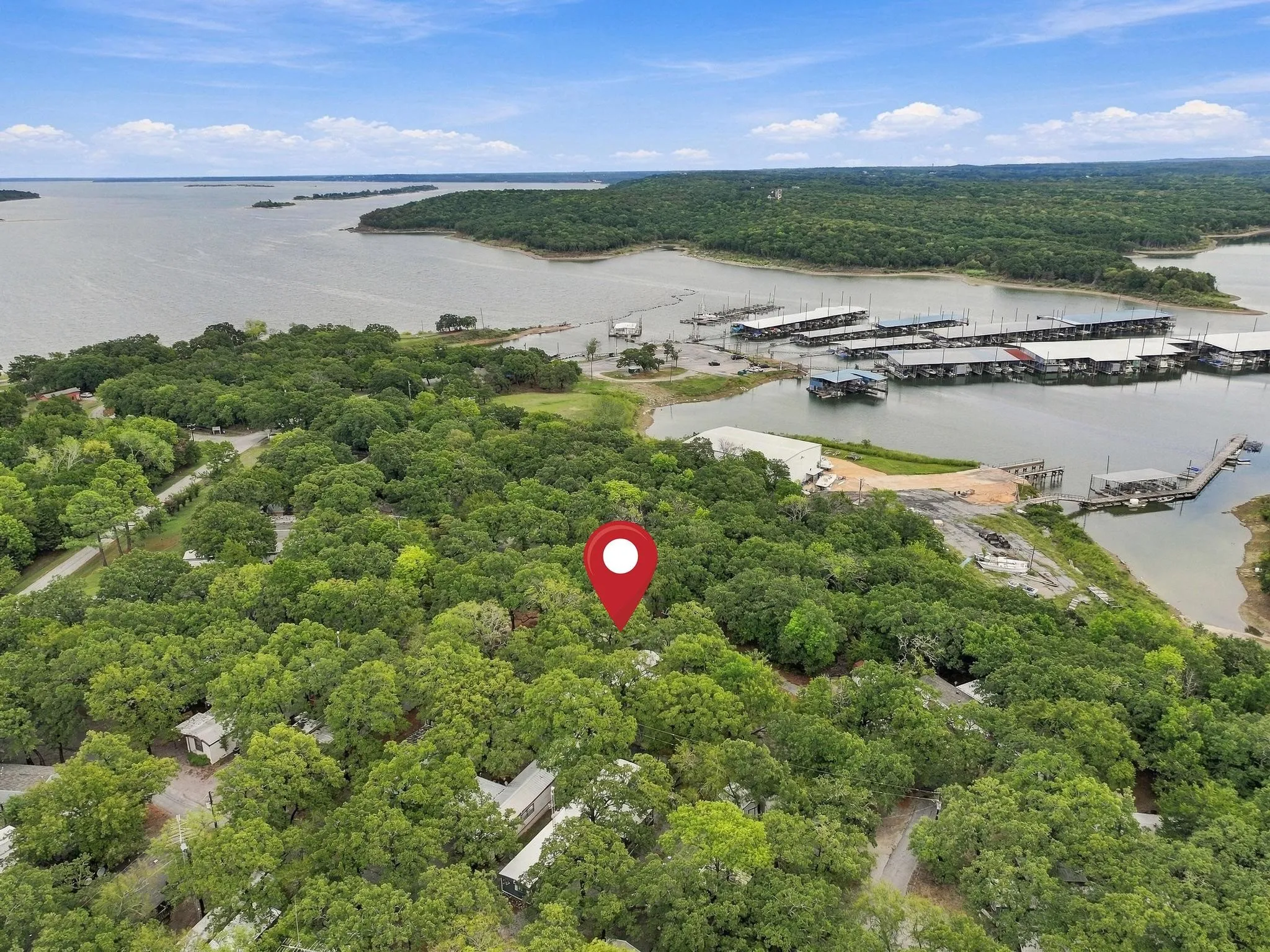 Mobile Home For Sale in Grayson County , 512 Mill Creek Resort Road 30, Pottsboro, Texas 75076, 2 Bedroom, 1 Bathroom, Garage spaces, 784 Sqft, built in 1983, mls#21403337, Real Estate Agent in Pottsboro, Homes For Sale in Grayson county, Homes For Sale in Pottsboro, Realtor in Pottsboro Texas, Real Estate Brokerage Independent Realty Texas, Luminita Cordes Realtor