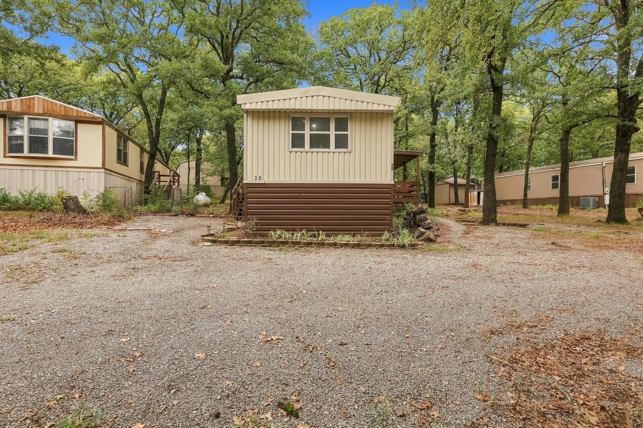 Mobile Home For Sale in Grayson County , 512 Mill Creek Resort Road 30, Pottsboro, Texas 75076, 2 Bedroom, 1 Bathroom, Garage spaces, 784 Sqft, built in 1983, mls#21403337, Real Estate Agent in Pottsboro, Homes For Sale in Grayson county, Homes For Sale in Pottsboro, Realtor in Pottsboro Texas, Real Estate Brokerage Independent Realty Texas, Luminita Cordes Realtor