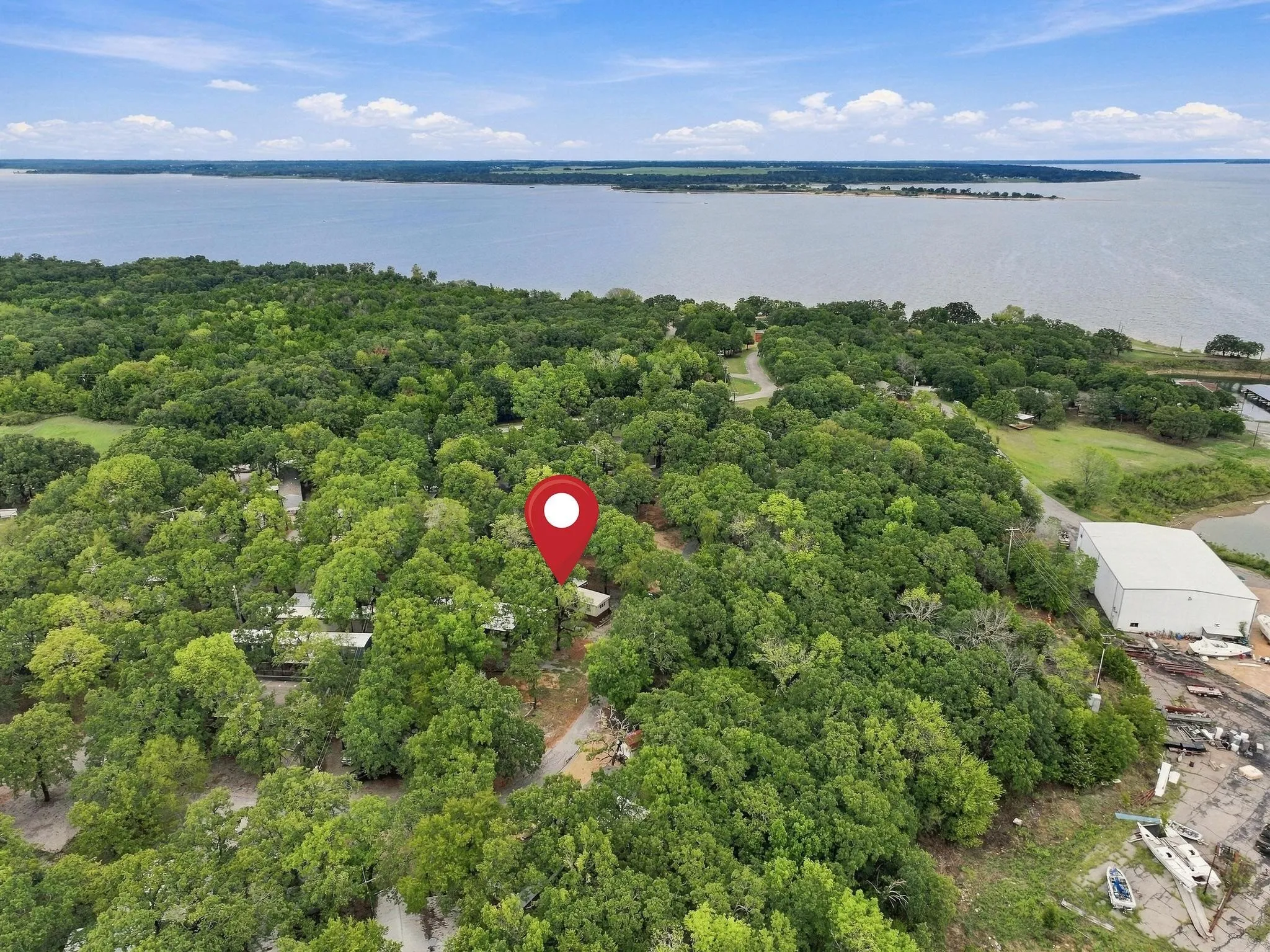Mobile Home For Sale in Grayson County , 512 Mill Creek Resort Road 30, Pottsboro, Texas 75076, 2 Bedroom, 1 Bathroom, Garage spaces, 784 Sqft, built in 1983, mls#21403337, Real Estate Agent in Pottsboro, Homes For Sale in Grayson county, Homes For Sale in Pottsboro, Realtor in Pottsboro Texas, Real Estate Brokerage Independent Realty Texas, Luminita Cordes Realtor