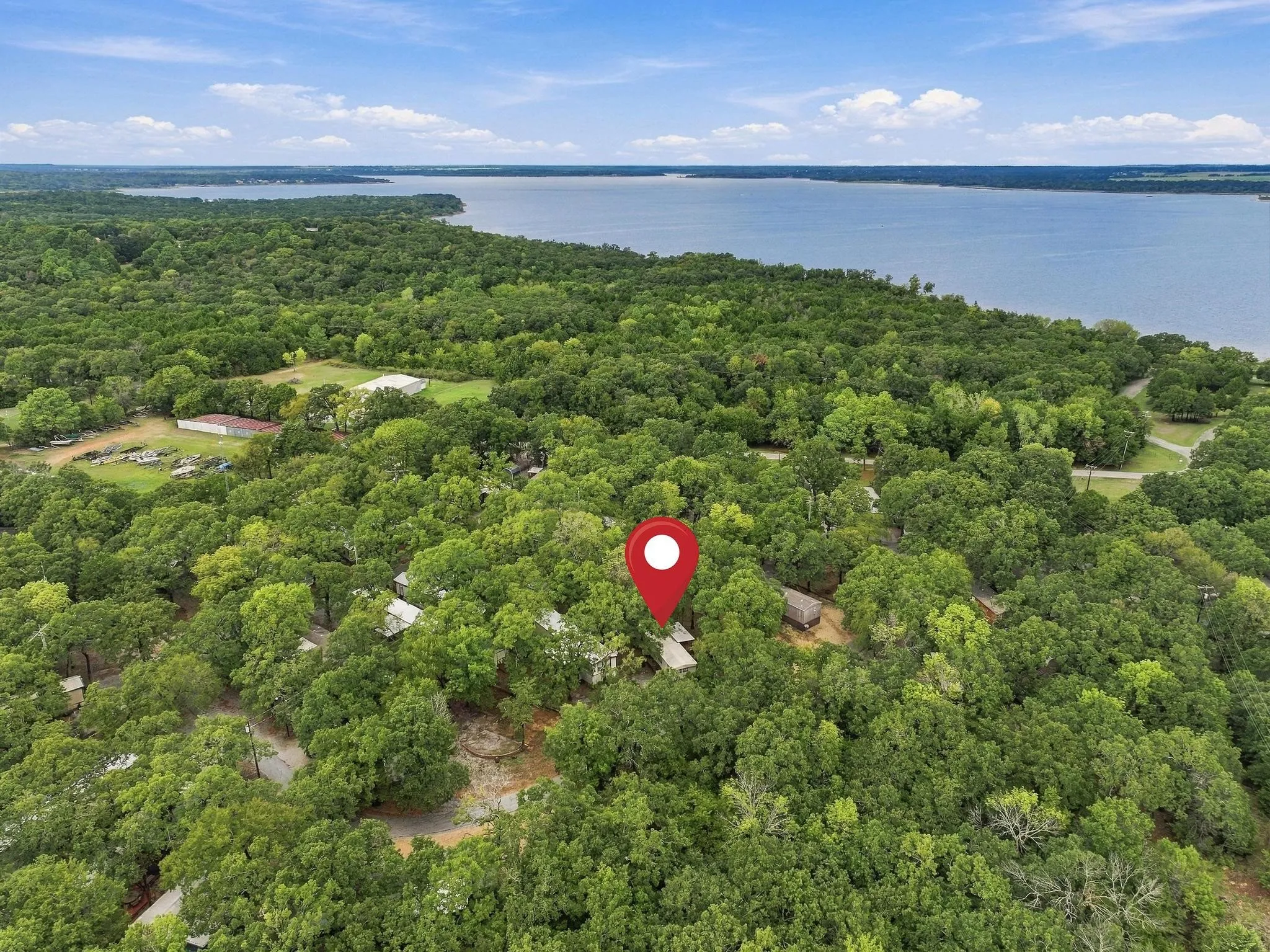 Mobile Home For Sale in Grayson County , 512 Mill Creek Resort Road 30, Pottsboro, Texas 75076, 2 Bedroom, 1 Bathroom, Garage spaces, 784 Sqft, built in 1983, mls#21403337, Real Estate Agent in Pottsboro, Homes For Sale in Grayson county, Homes For Sale in Pottsboro, Realtor in Pottsboro Texas, Real Estate Brokerage Independent Realty Texas, Luminita Cordes Realtor