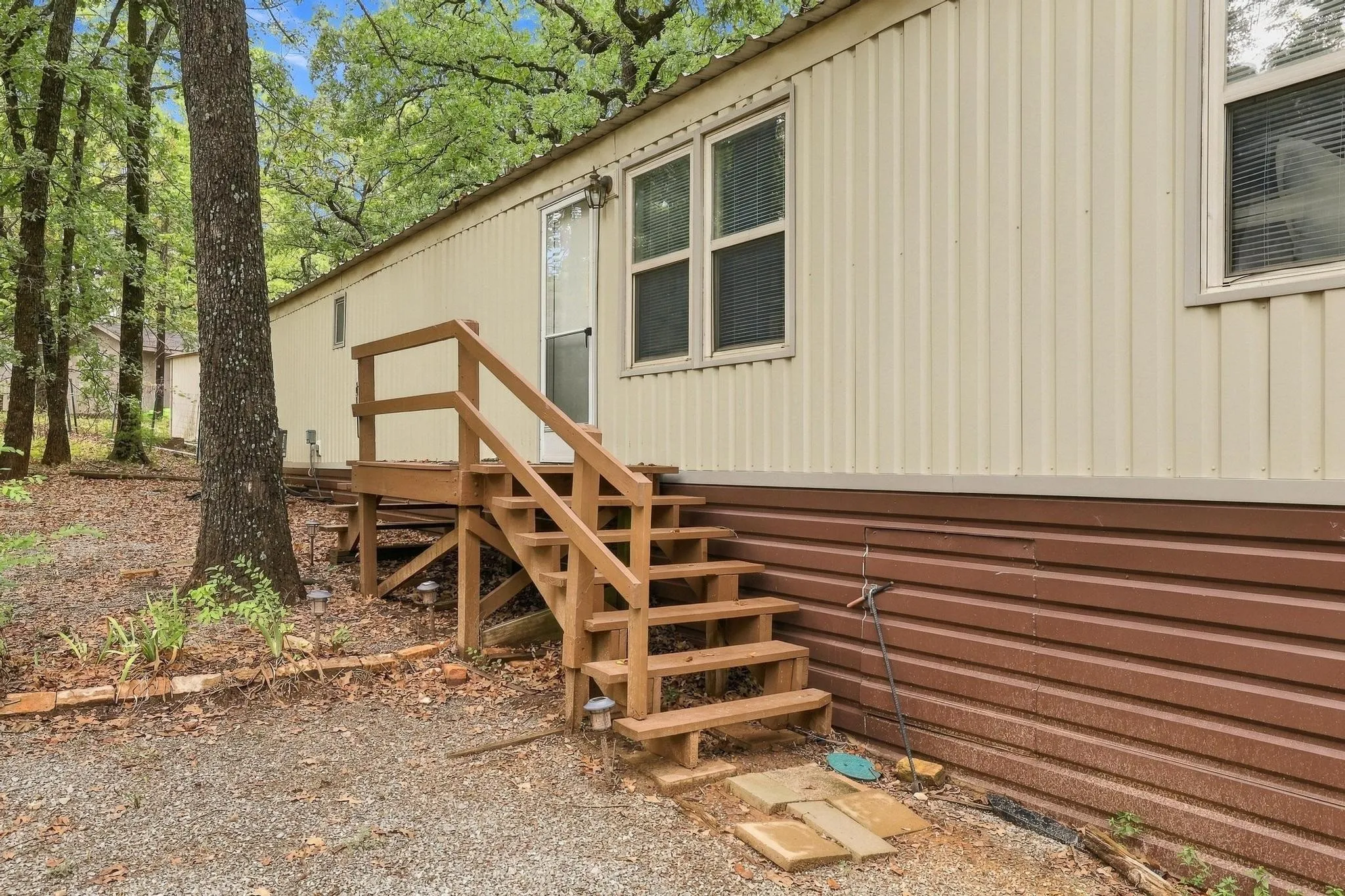 Mobile Home For Sale in Grayson County , 512 Mill Creek Resort Road 30, Pottsboro, Texas 75076, 2 Bedroom, 1 Bathroom, Garage spaces, 784 Sqft, built in 1983, mls#21403337, Real Estate Agent in Pottsboro, Homes For Sale in Grayson county, Homes For Sale in Pottsboro, Realtor in Pottsboro Texas, Real Estate Brokerage Independent Realty Texas, Luminita Cordes Realtor