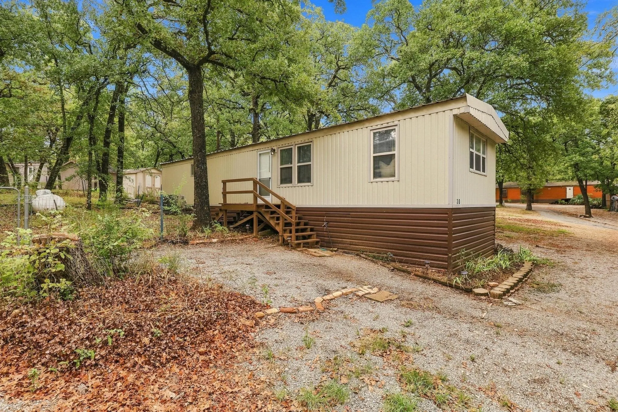 Mobile Home For Sale in Grayson County , 512 Mill Creek Resort Road 30, Pottsboro, Texas 75076, 2 Bedroom, 1 Bathroom, Garage spaces, 784 Sqft, built in 1983, mls#21403337, Real Estate Agent in Pottsboro, Homes For Sale in Grayson county, Homes For Sale in Pottsboro, Realtor in Pottsboro Texas, Real Estate Brokerage Independent Realty Texas, Luminita Cordes Realtor