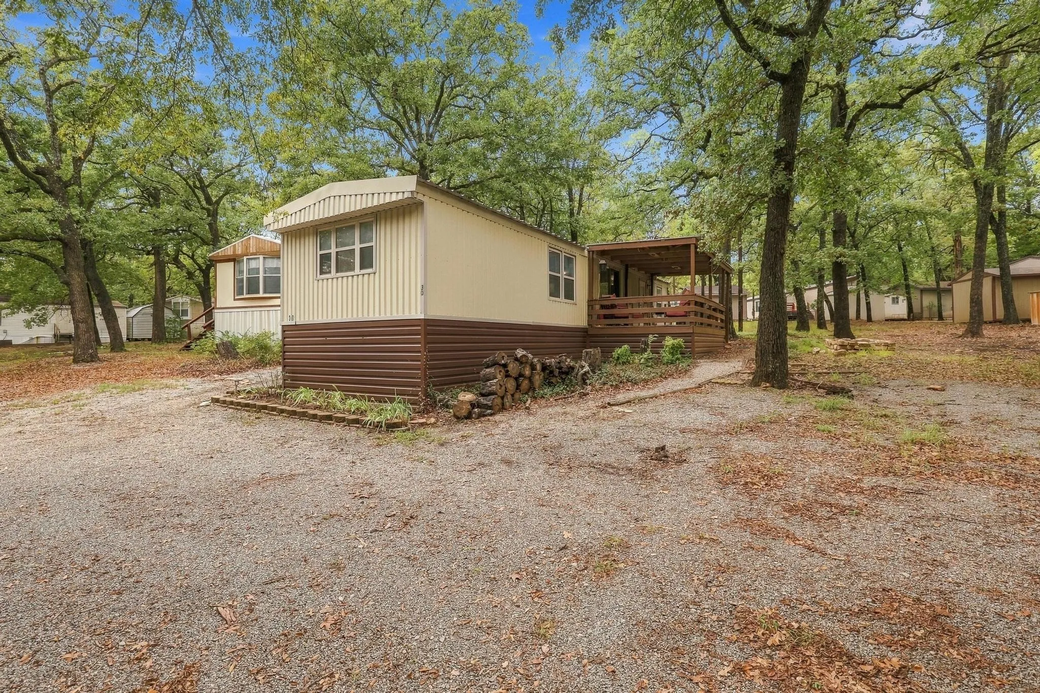 Mobile Home For Sale in Grayson County , 512 Mill Creek Resort Road 30, Pottsboro, Texas 75076, 2 Bedroom, 1 Bathroom, Garage spaces, 784 Sqft, built in 1983, mls#21403337, Real Estate Agent in Pottsboro, Homes For Sale in Grayson county, Homes For Sale in Pottsboro, Realtor in Pottsboro Texas, Real Estate Brokerage Independent Realty Texas, Luminita Cordes Realtor