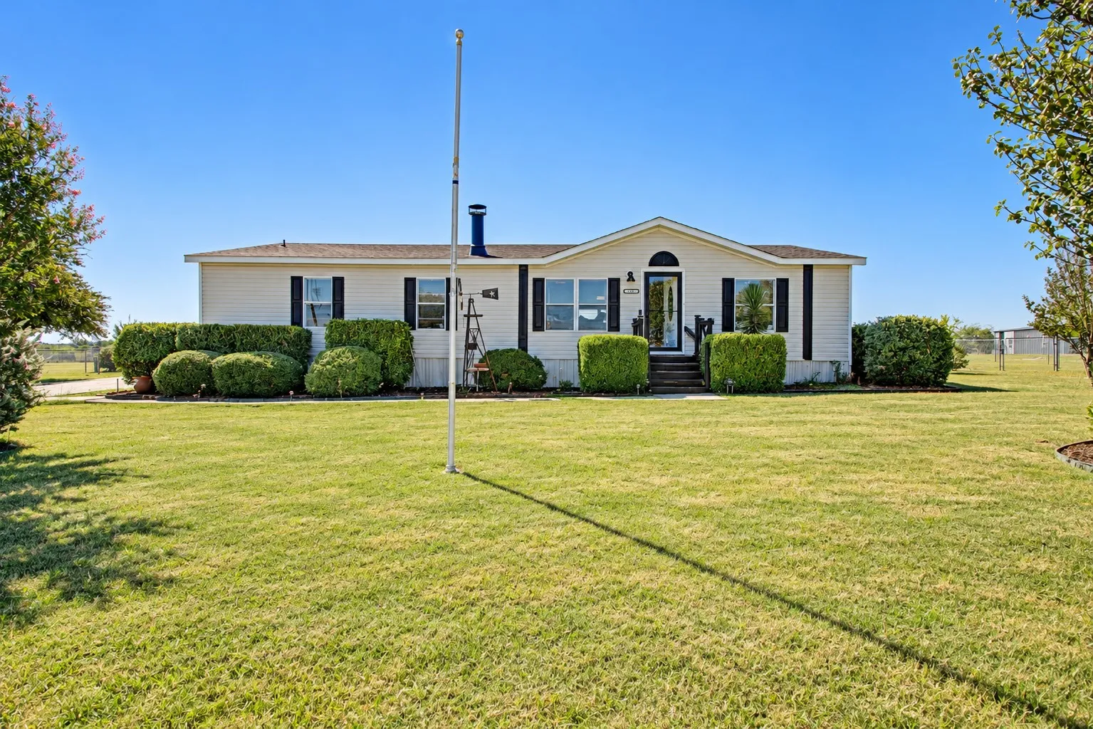 Mobile Home For Sale in Johnson County , 6305 Friesian Drive, Godley, Texas 76044, 3 Bedroom, 2 Bathroom, Garage spaces, 1,568 Sqft, built in 2005, mls#21404291, Real Estate Agent in Godley, Homes For Sale in Johnson county, Homes For Sale in Godley, Realtor in Godley Texas, Real Estate Brokerage Independent Realty Texas, Luminita Cordes Realtor